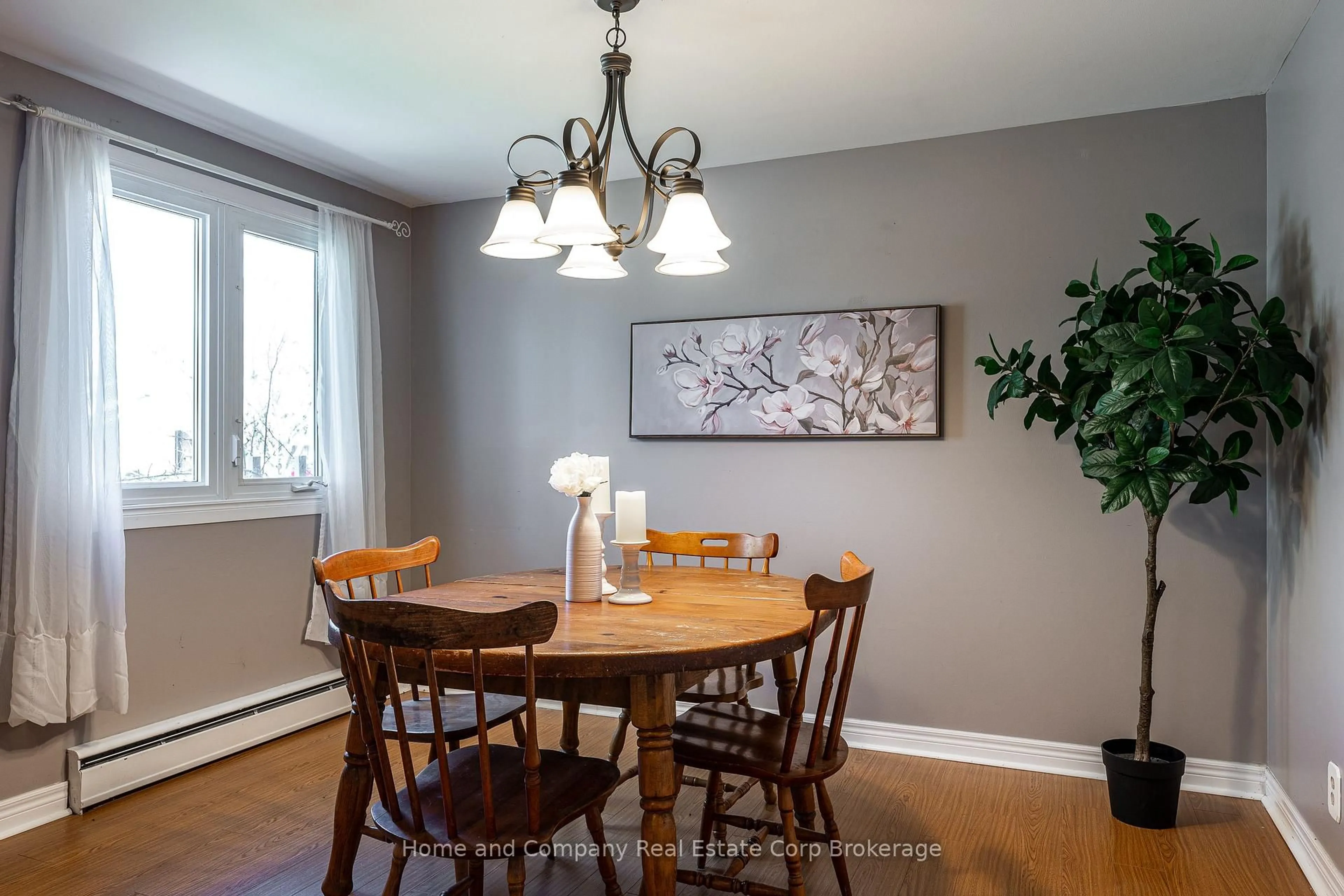 Dining room, wood/laminate floor for 34 Kathryn Cres, Stratford Ontario N5A 2Y7
