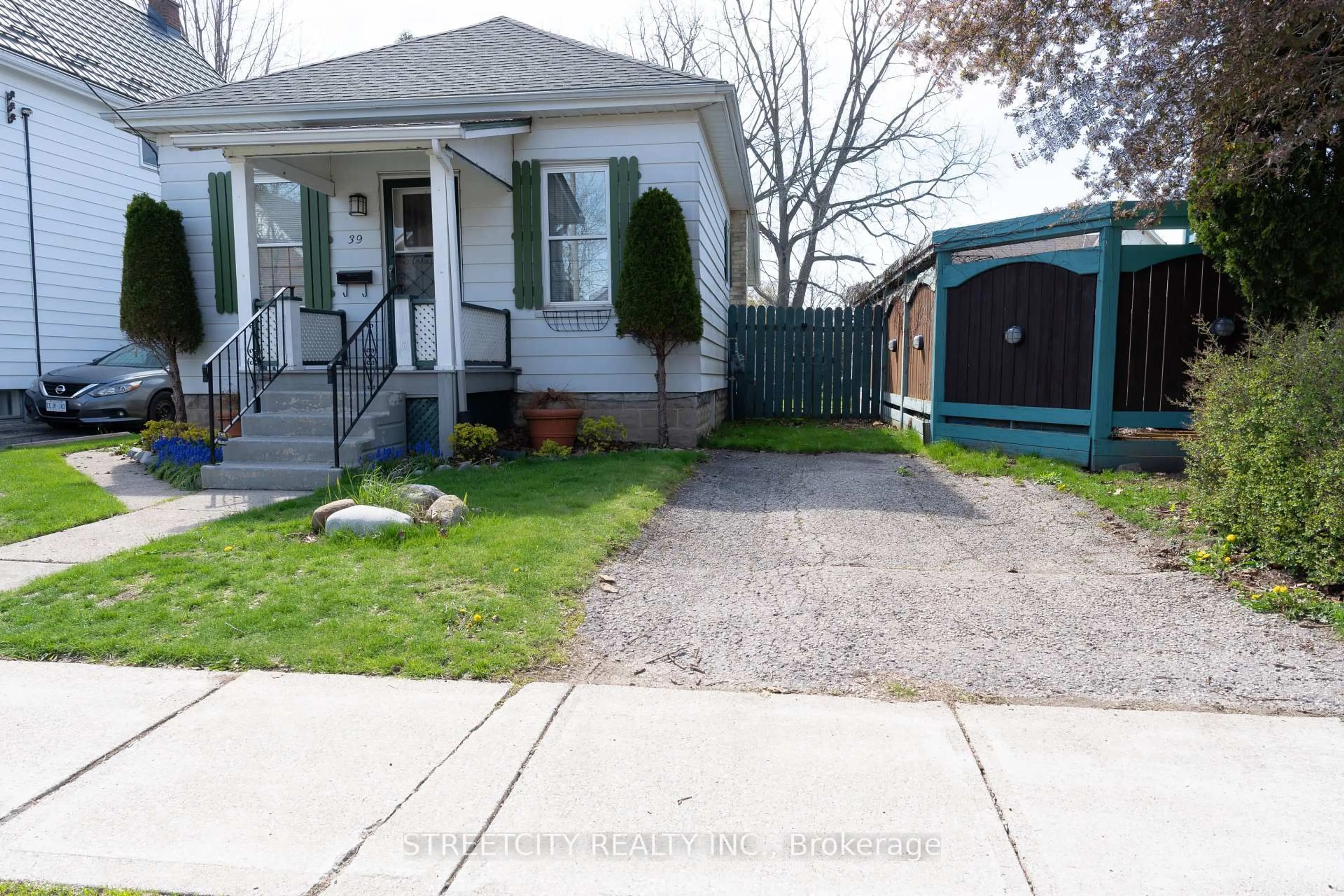 Unknown for 39 Fifth Ave, St. Thomas Ontario N5R 4C4