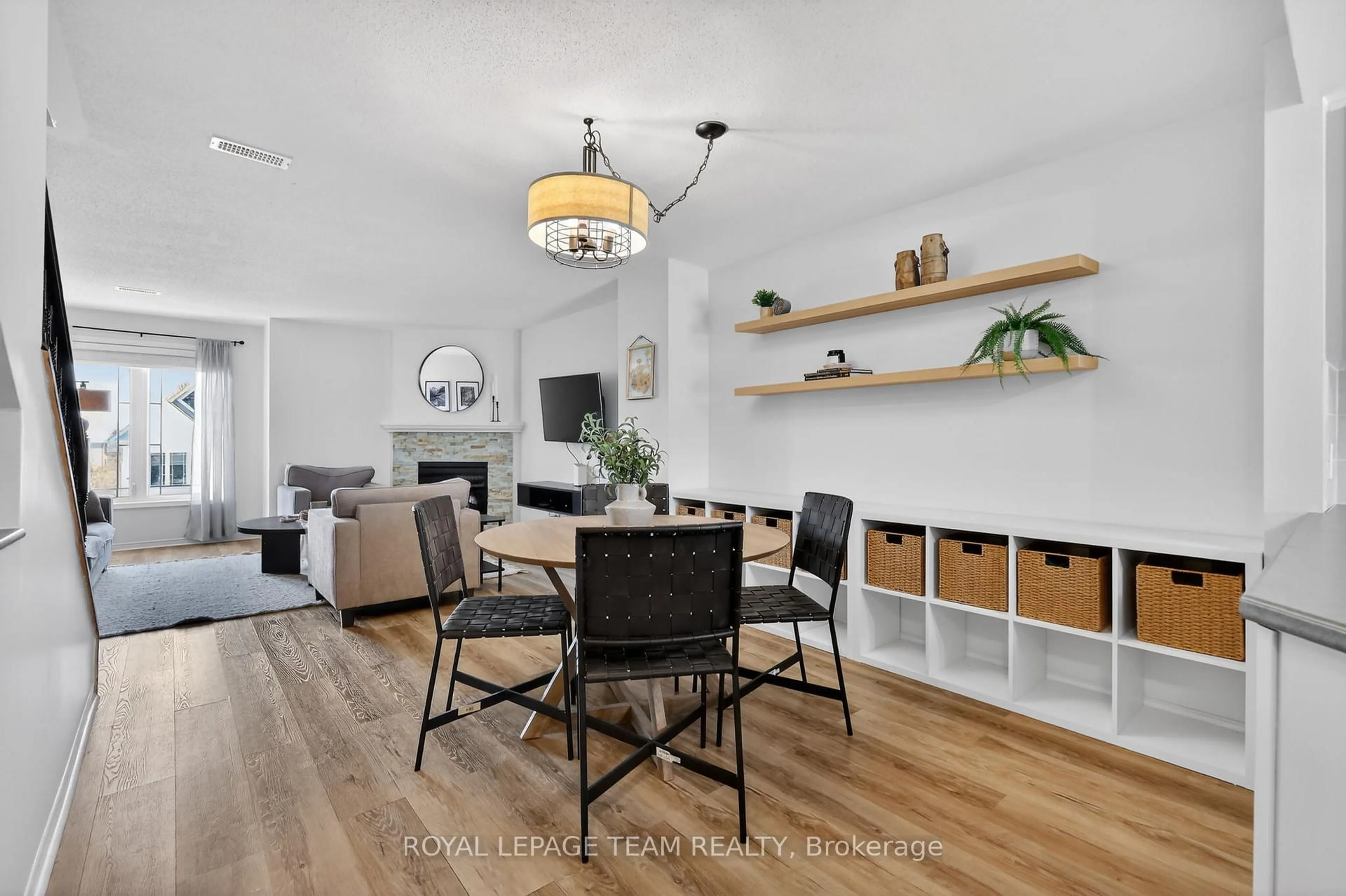 Unknown for 424 Hillsboro Private #13, Ottawa Ontario K2M 3A8