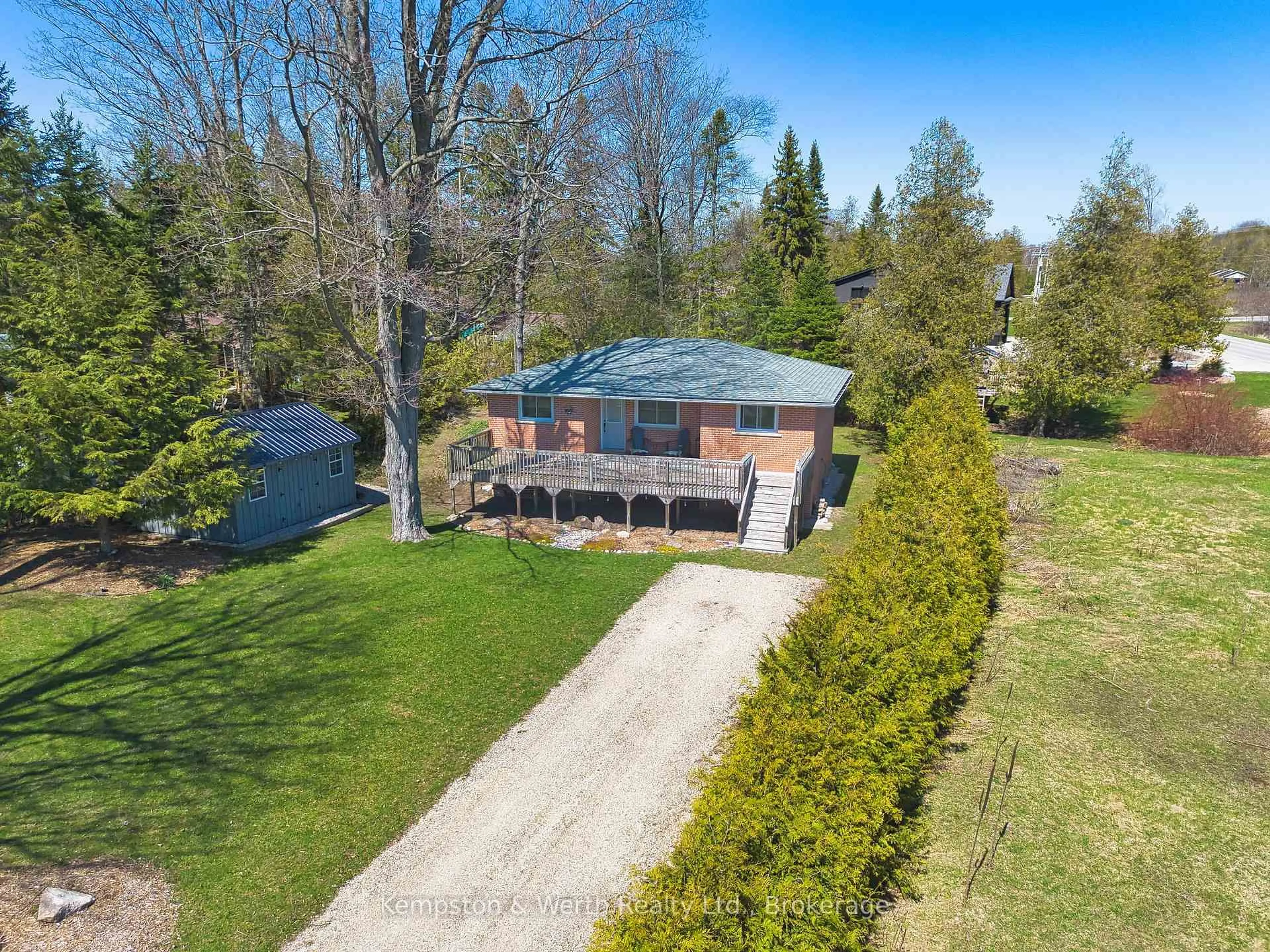 A pic from outside/outdoor area/front of a property/back of a property/a pic from drone, street for 122 Hemlock St, Huron-Kinloss Ontario N2Z 2X3