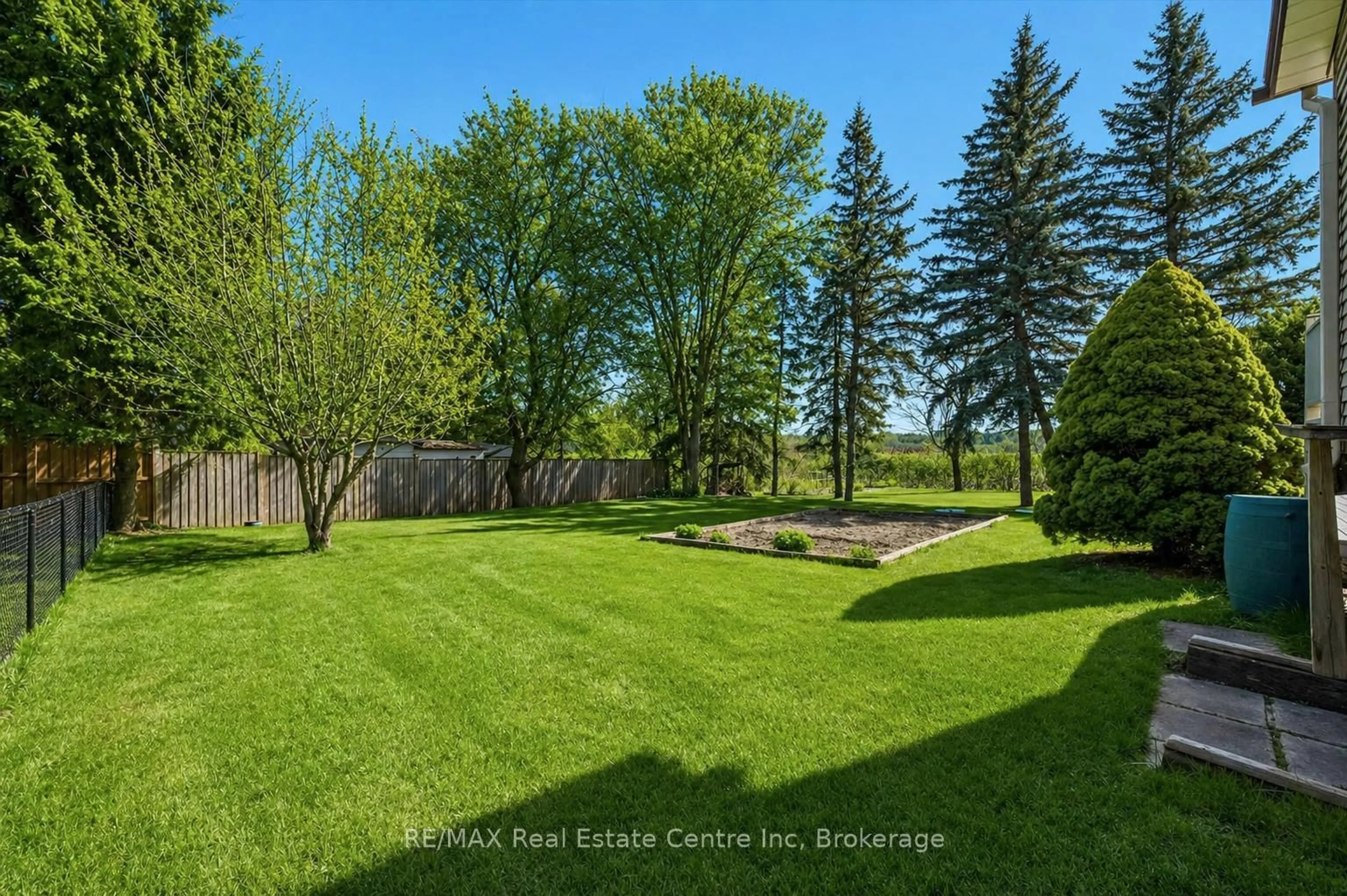 A pic from outside/outdoor area/front of a property/back of a property/a pic from drone, forest/trees view for 2 HAMILTON Dr, Guelph/Eramosa Ontario N1H 6J2