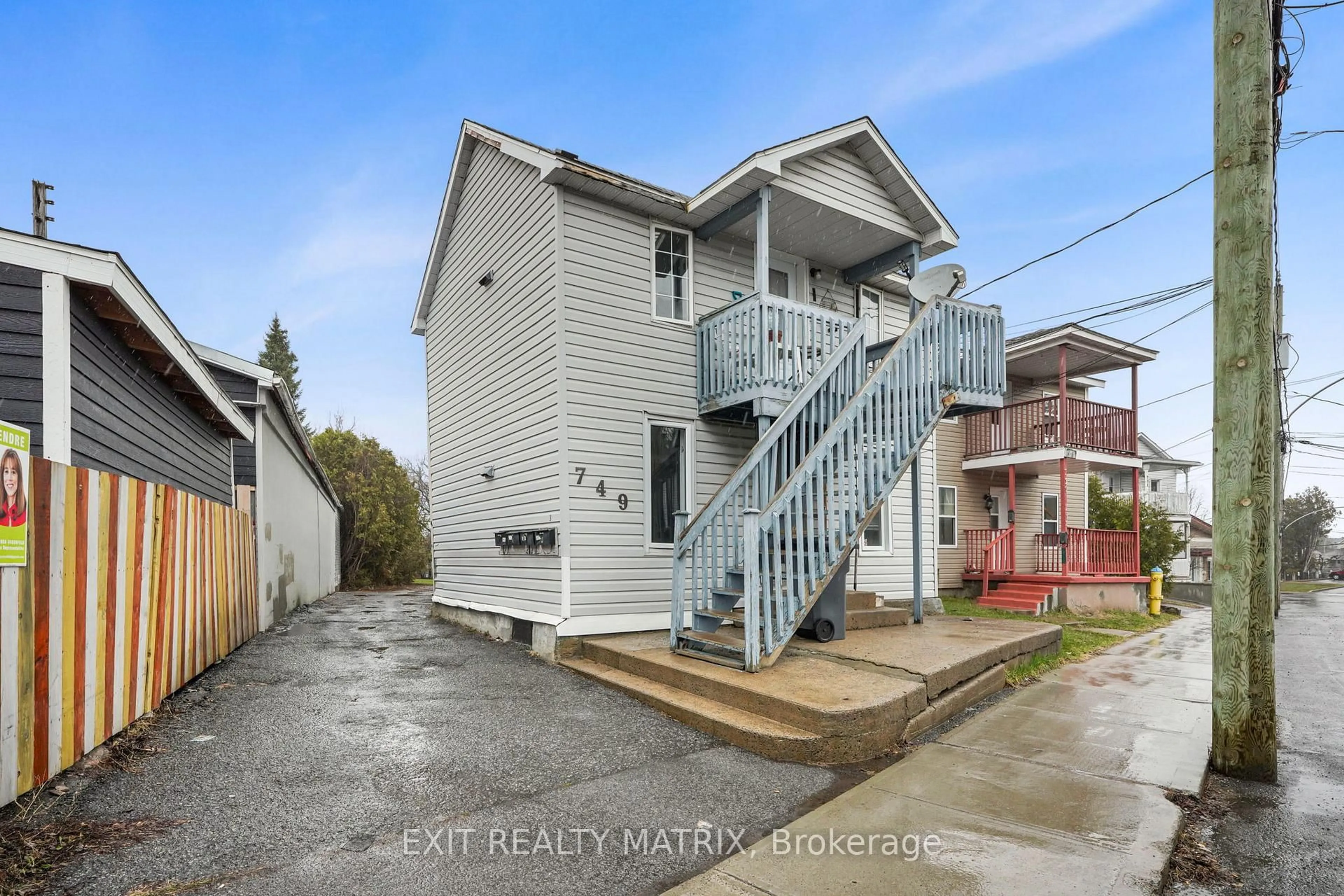 Unknown for 749 Regent St, Hawkesbury Ontario K6A 1G5