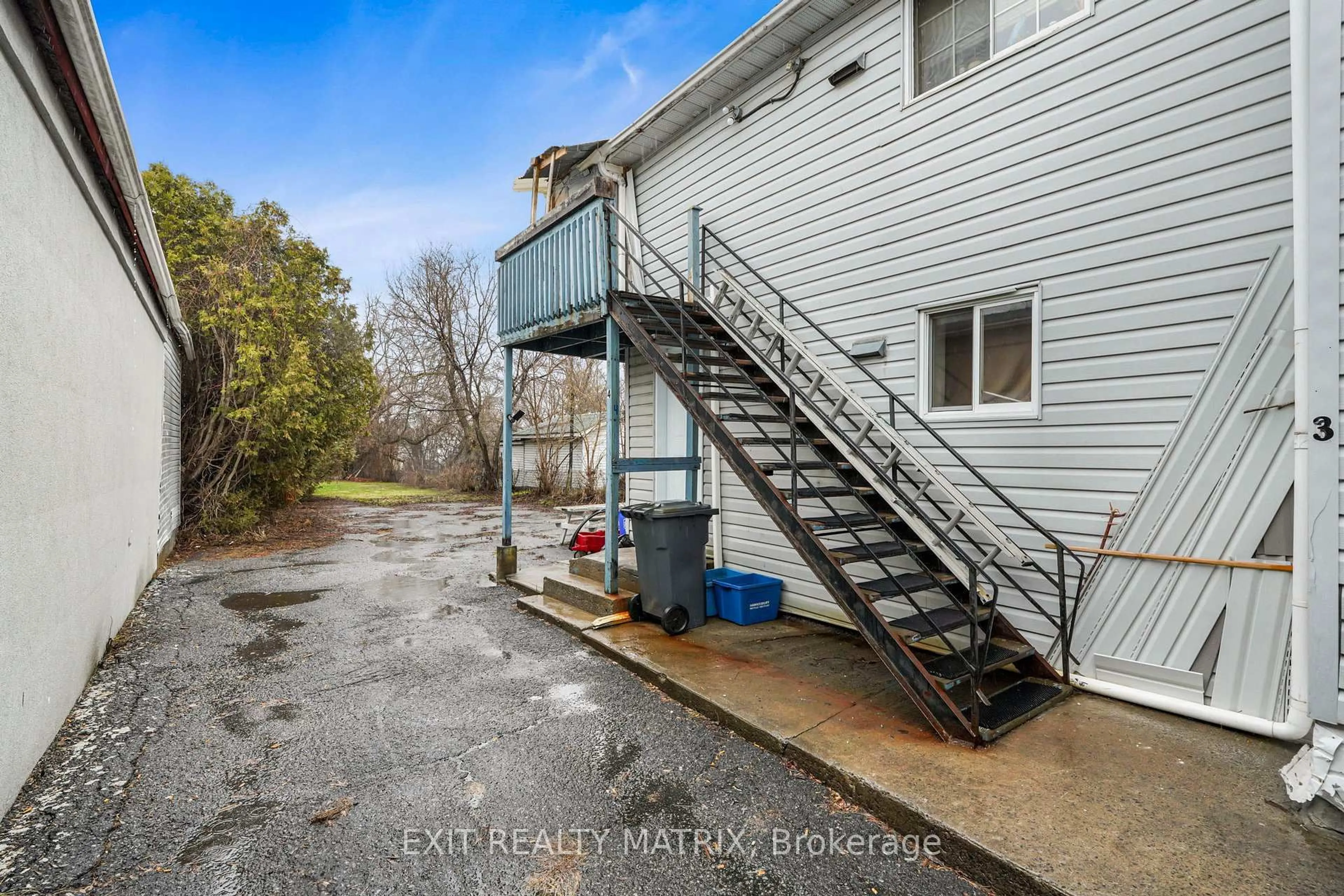 Unknown for 749 Regent St, Hawkesbury Ontario K6A 1G5