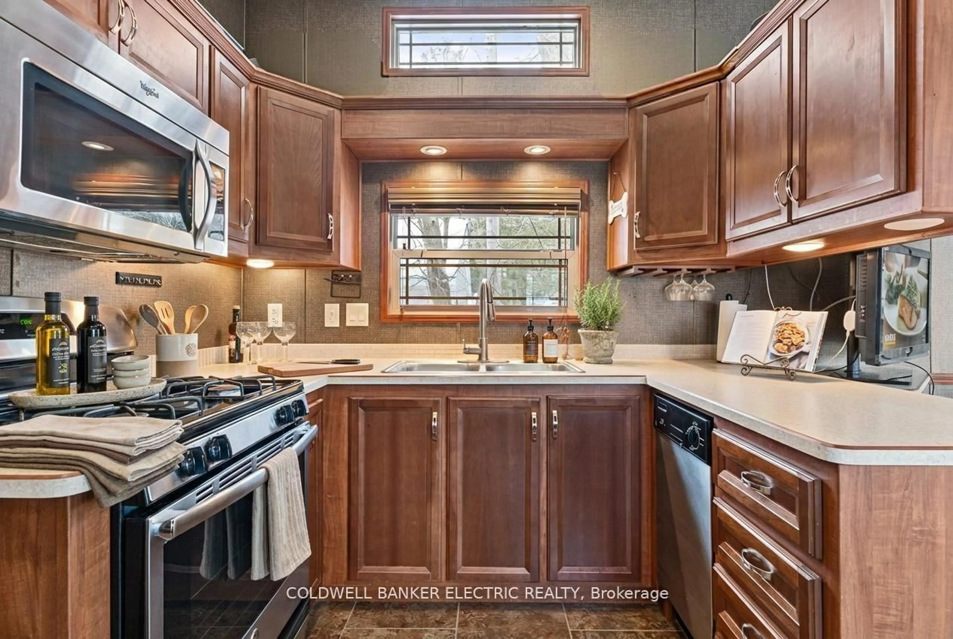Open concept kitchen, ceramic/tile floor for 5139 Halstead Beach Rd #485B, Hamilton Township Ontario K0L 1E0