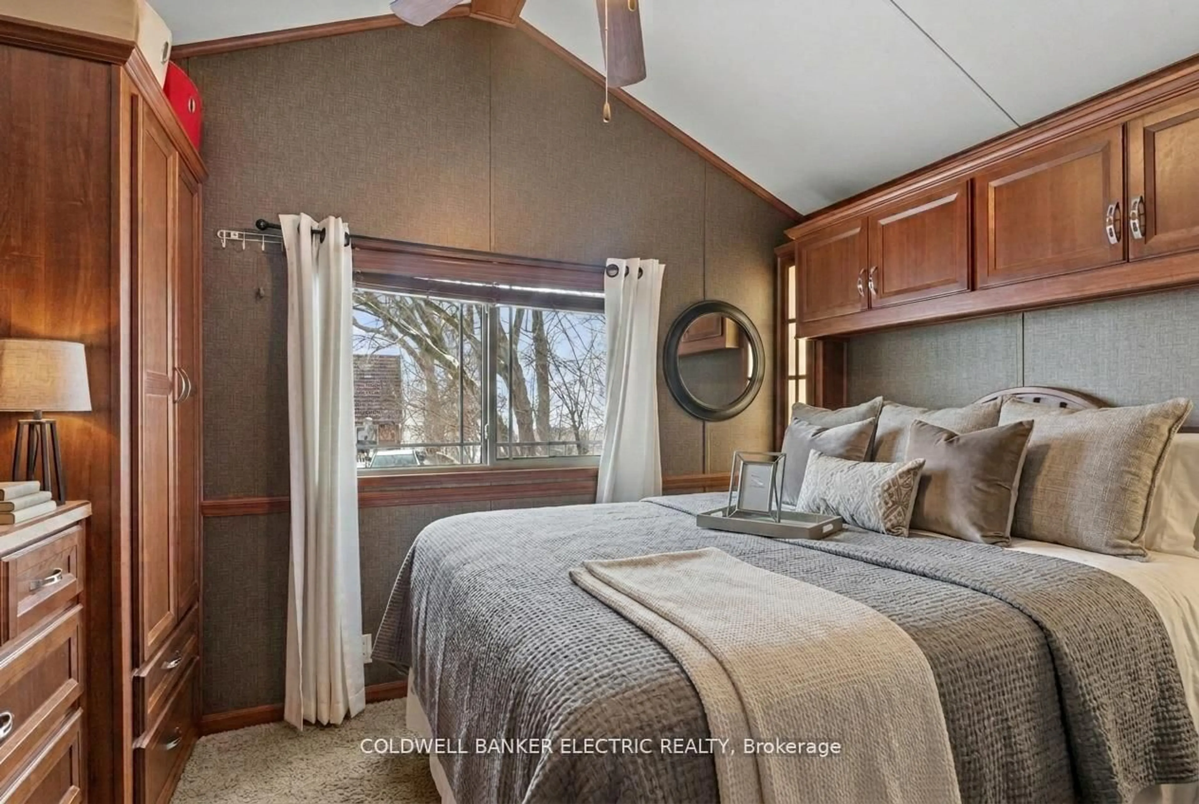 Bedroom with bed, unknown for 5139 Halstead Beach Rd #485B, Hamilton Township Ontario K0L 1E0