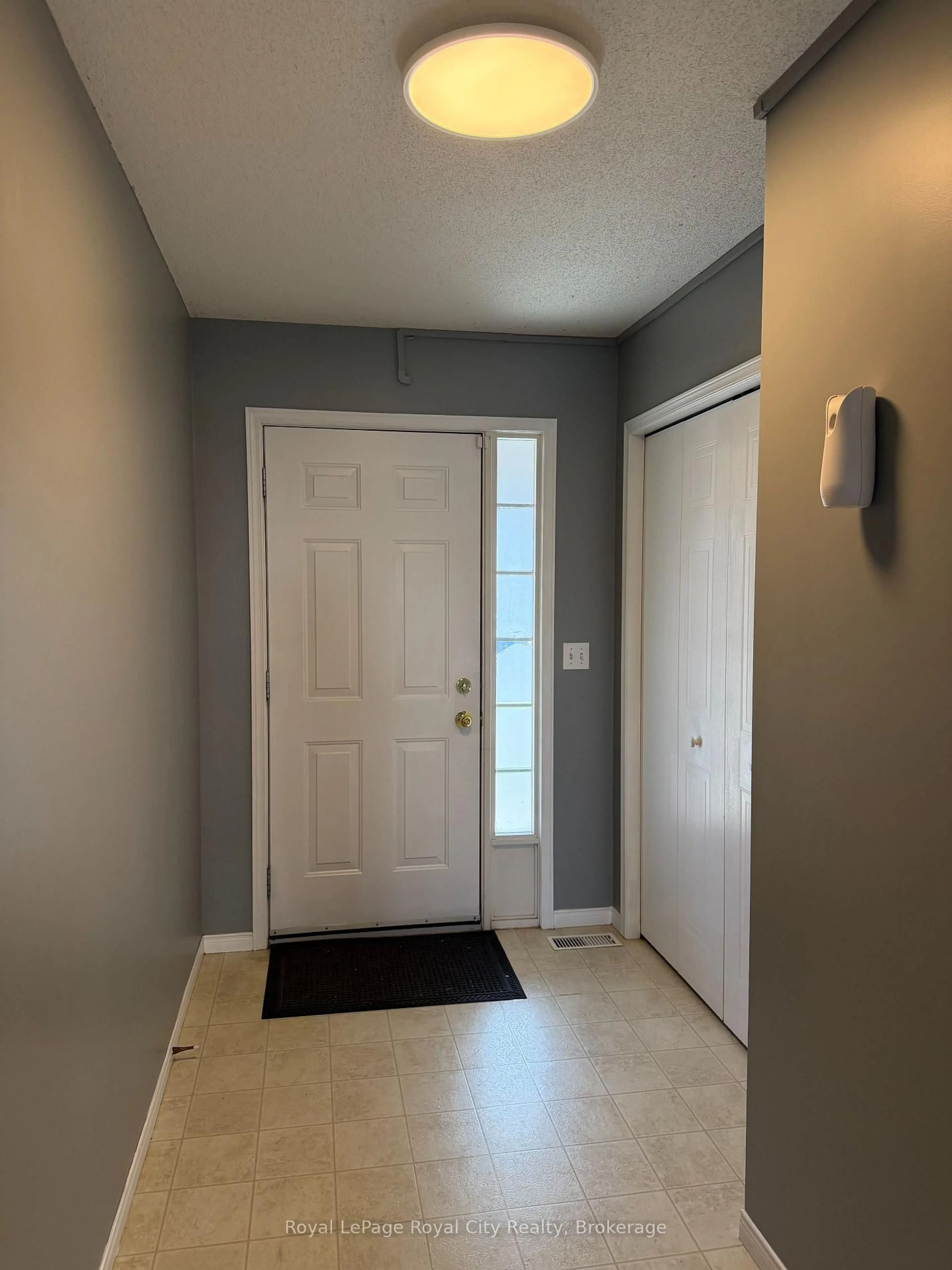 Indoor entryway for 48 Eugene Dr, Guelph Ontario N1L 1P6