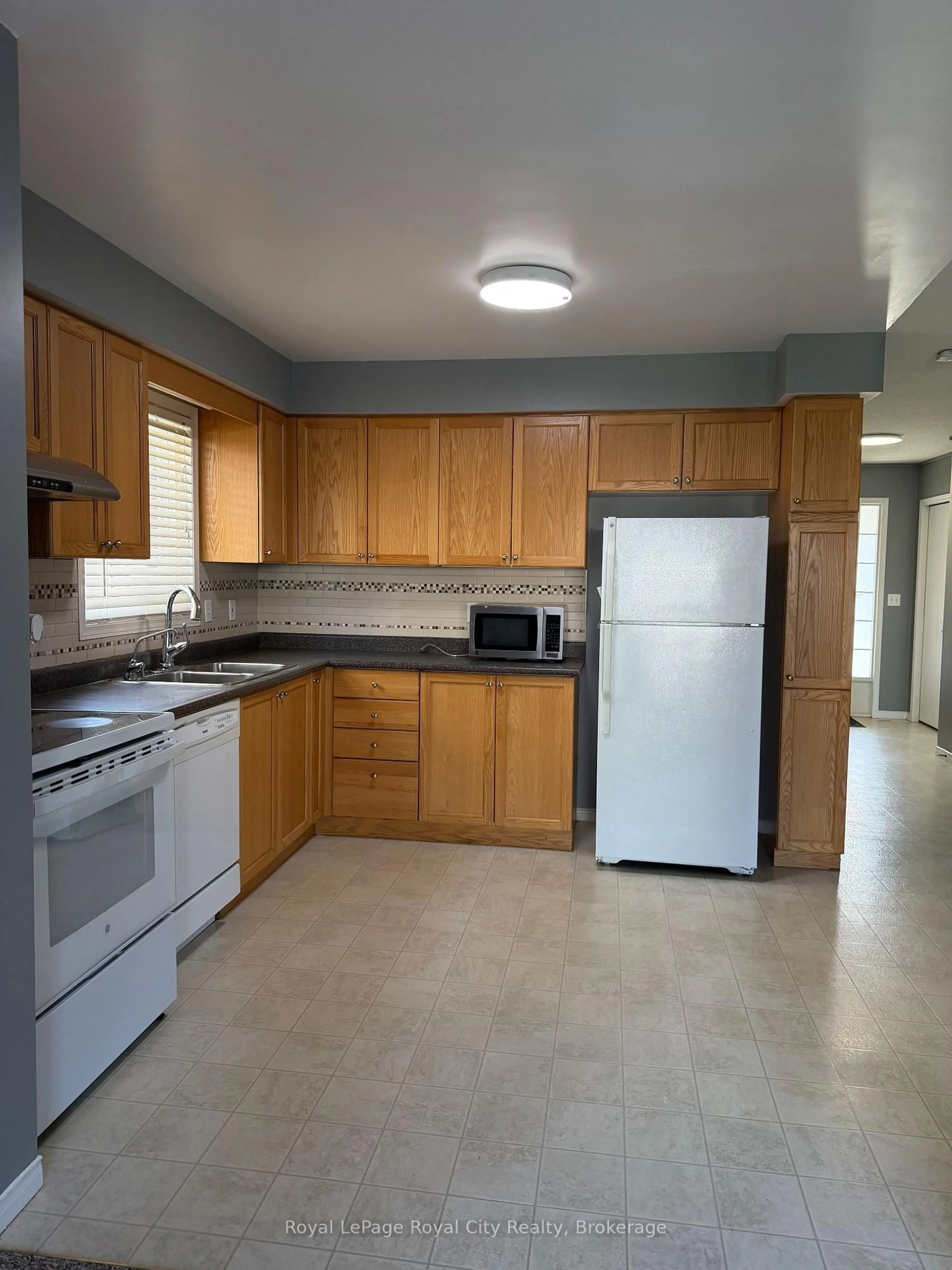 Standard kitchen, unknown for 48 Eugene Dr, Guelph Ontario N1L 1P6