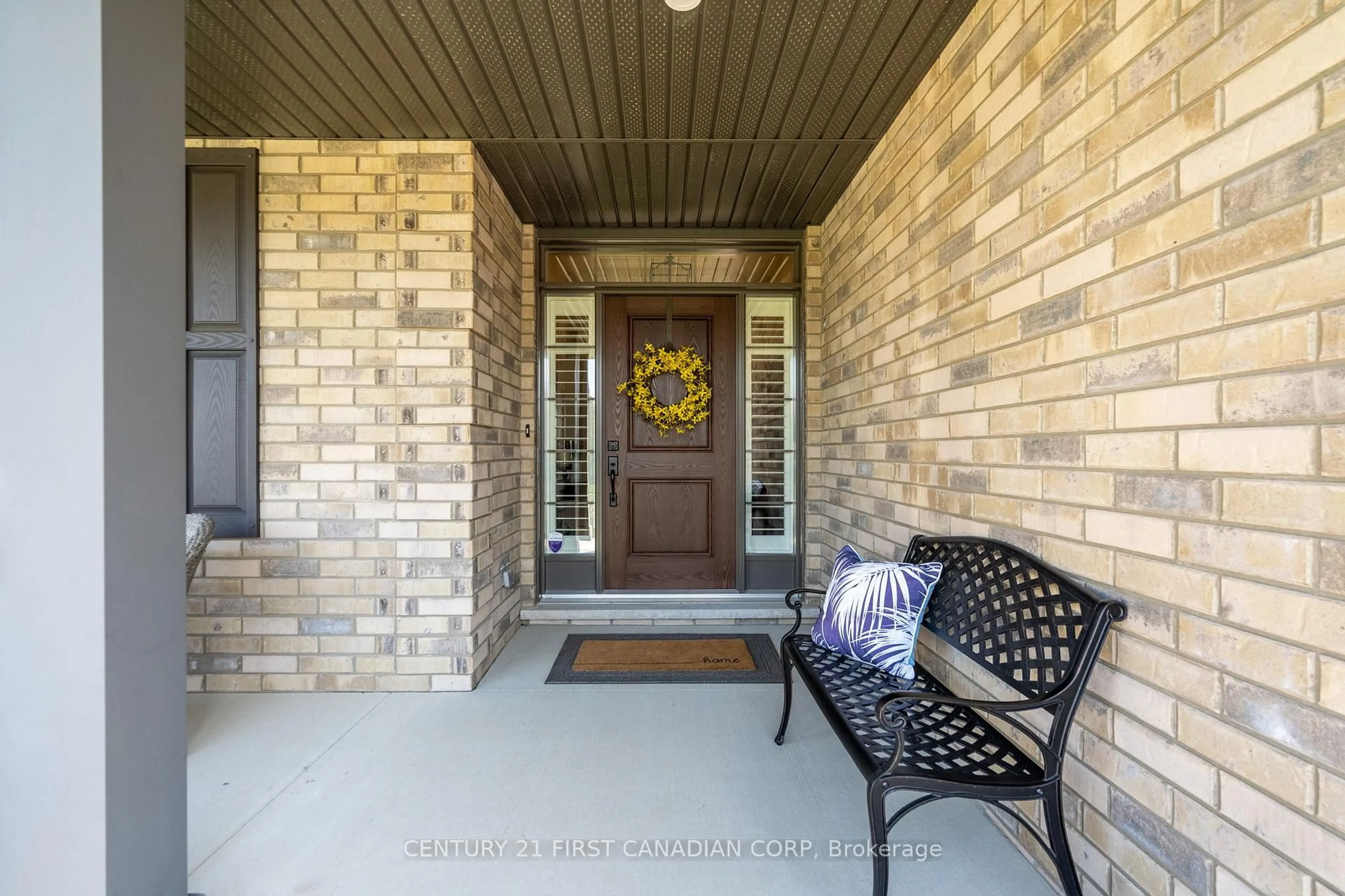 Indoor entryway for 2012 Lockwood Cres, Strathroy-Caradoc Ontario N0L 1W0