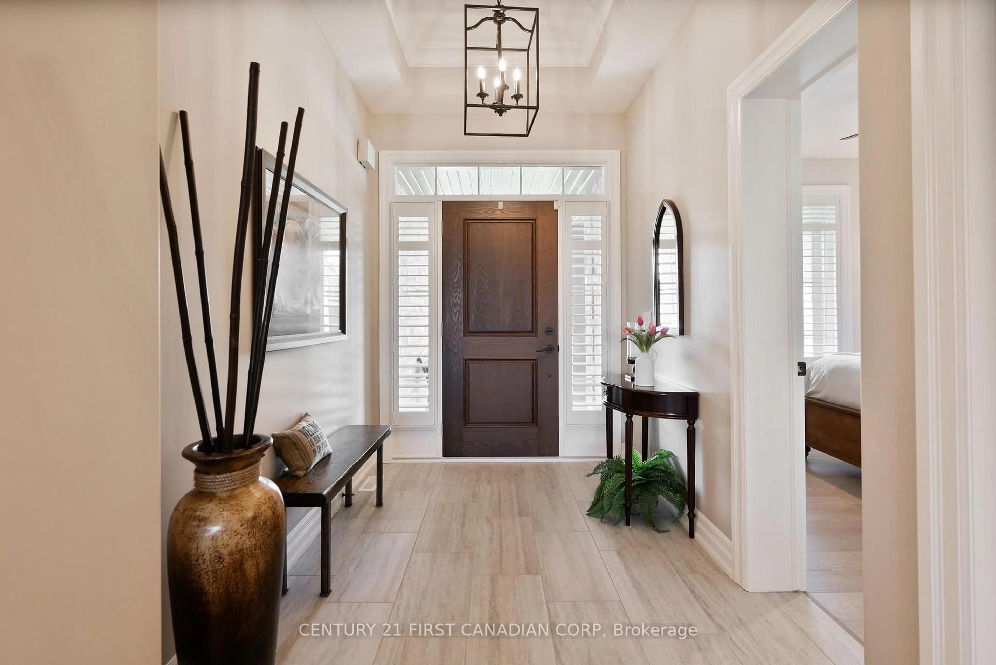 Indoor entryway for 2012 Lockwood Cres, Strathroy-Caradoc Ontario N0L 1W0