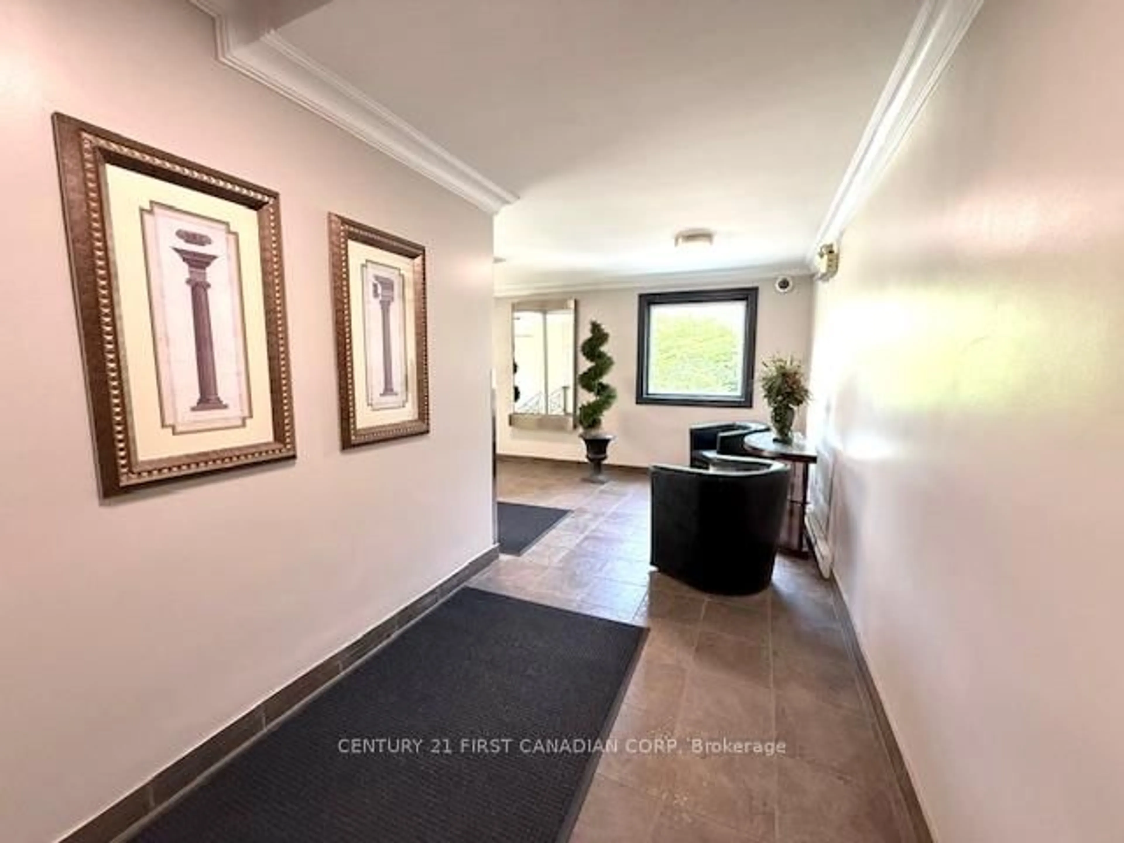 Indoor foyer for 570 William St #401, London East Ontario N6B 3E9