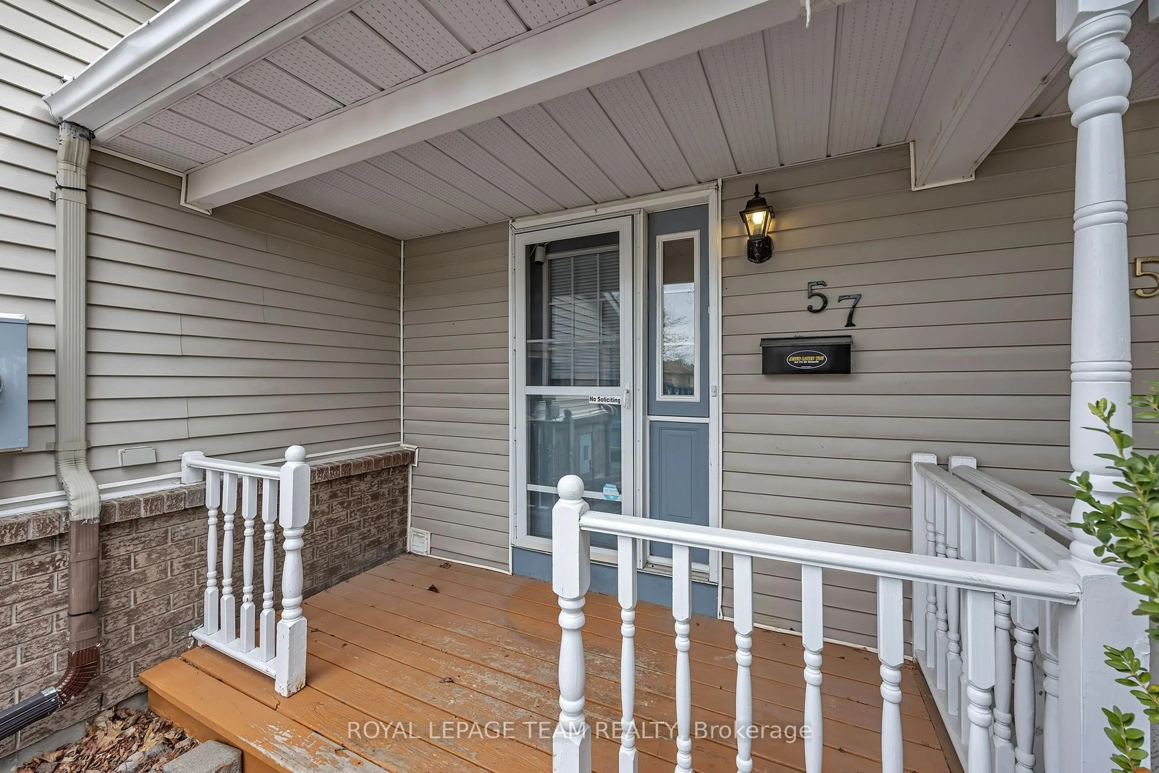 Indoor entryway for 57 Randall James Dr, Ottawa Ontario K2S 1L9