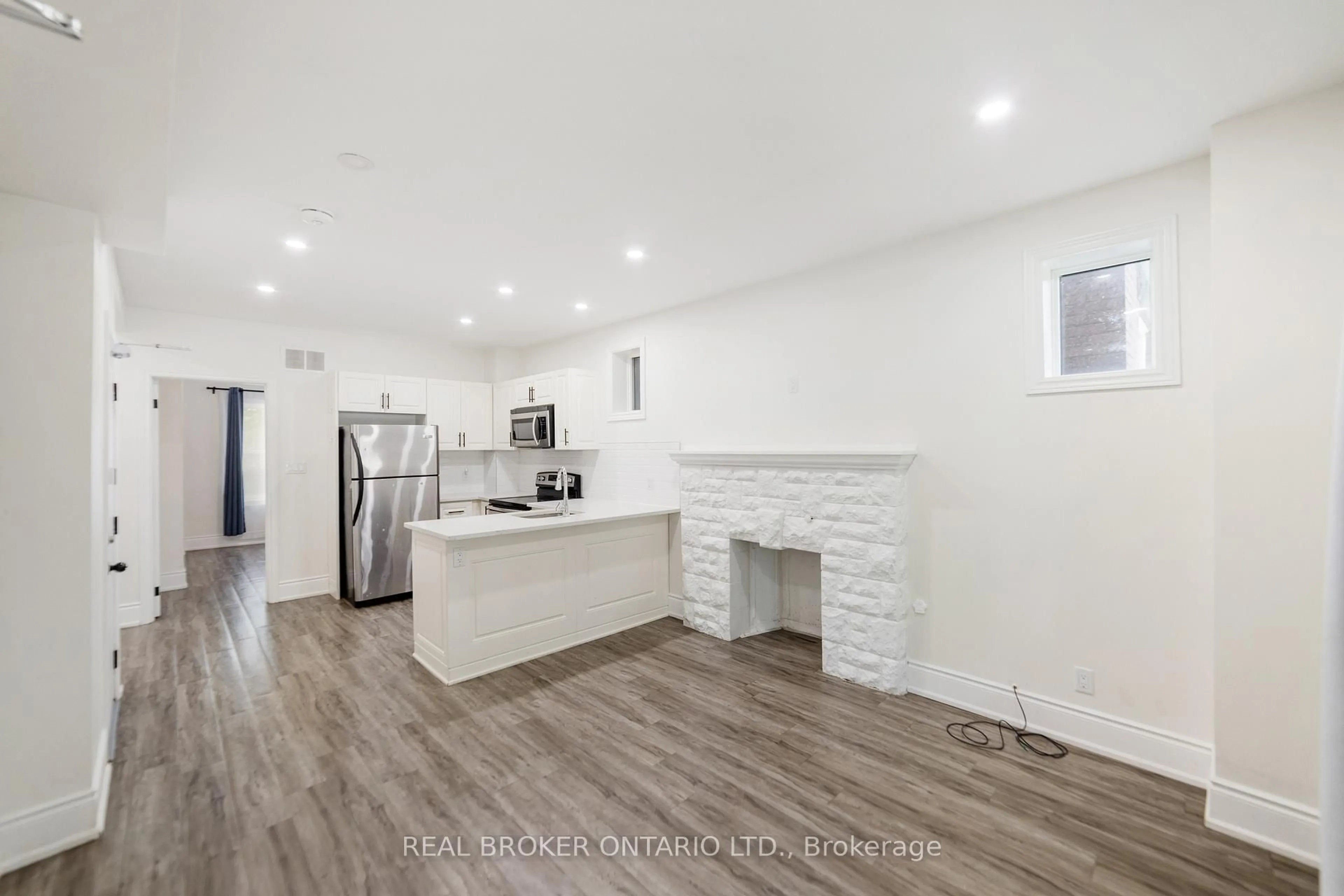 Open concept kitchen, unknown for 27 Melrose Ave, Hamilton Ontario L8M 2Y4