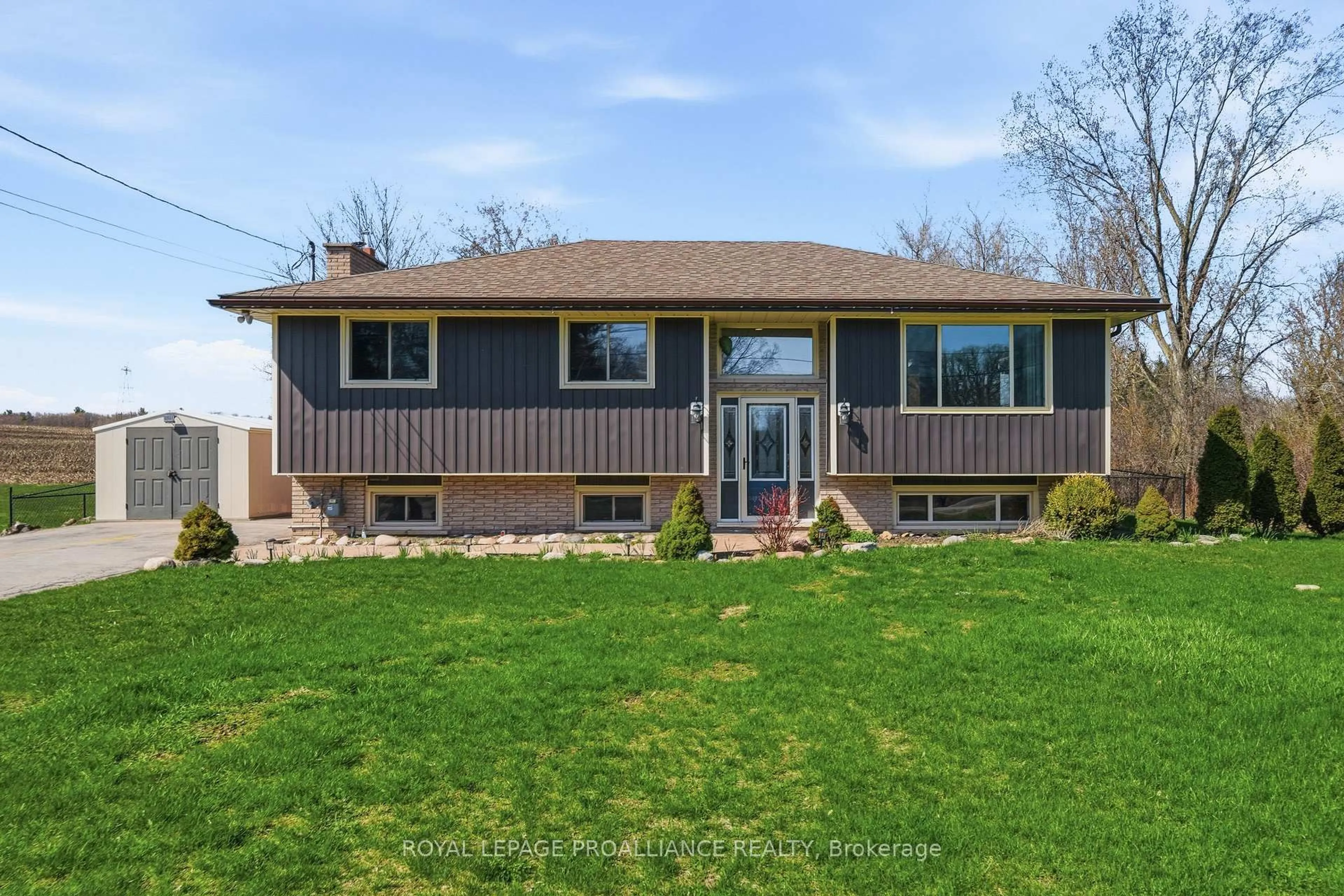 Home with vinyl exterior material, unknown for 585 Lester Rd, Trenton Ontario K8V 5P8