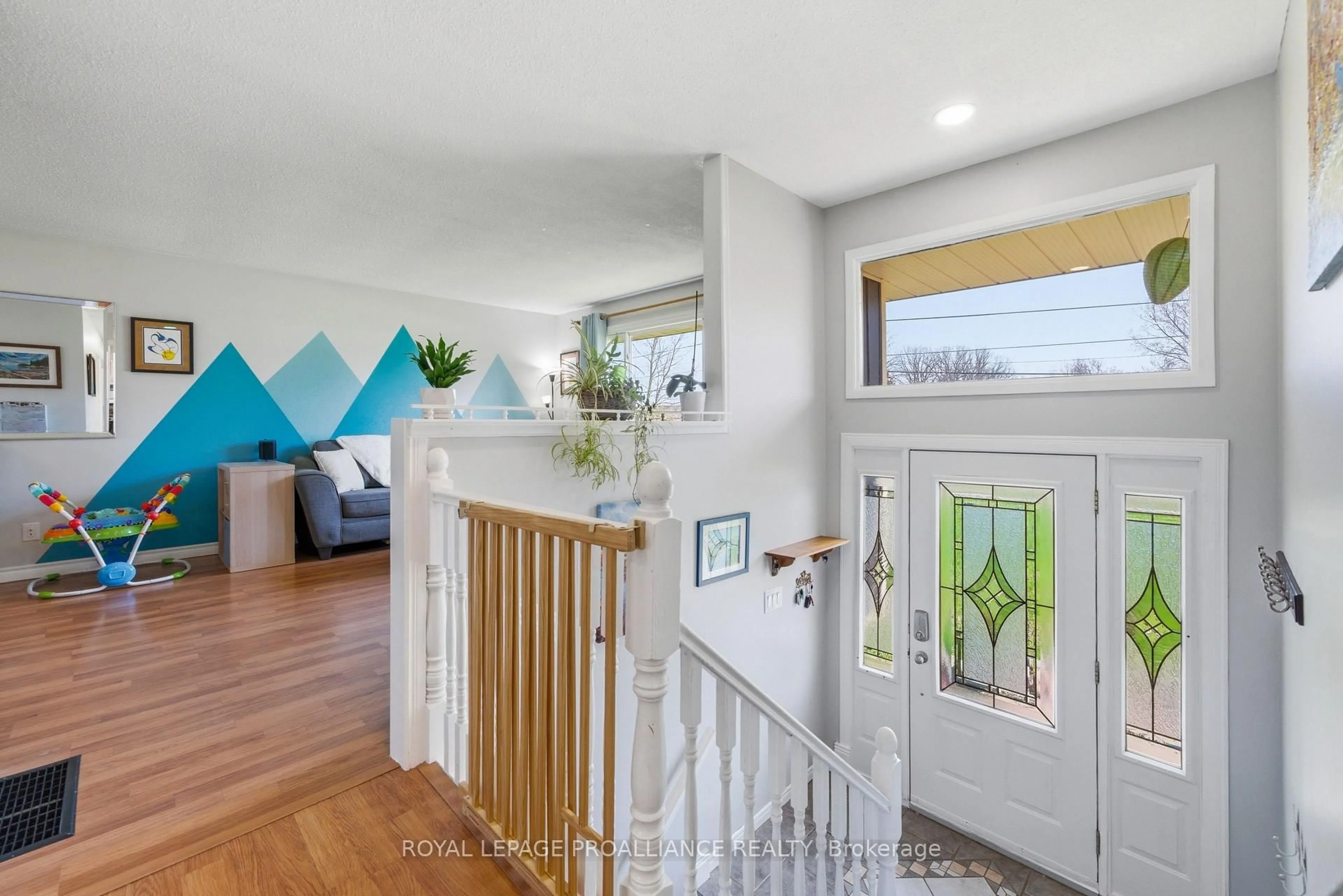 Indoor entryway for 585 Lester Rd, Trenton Ontario K8V 5P8