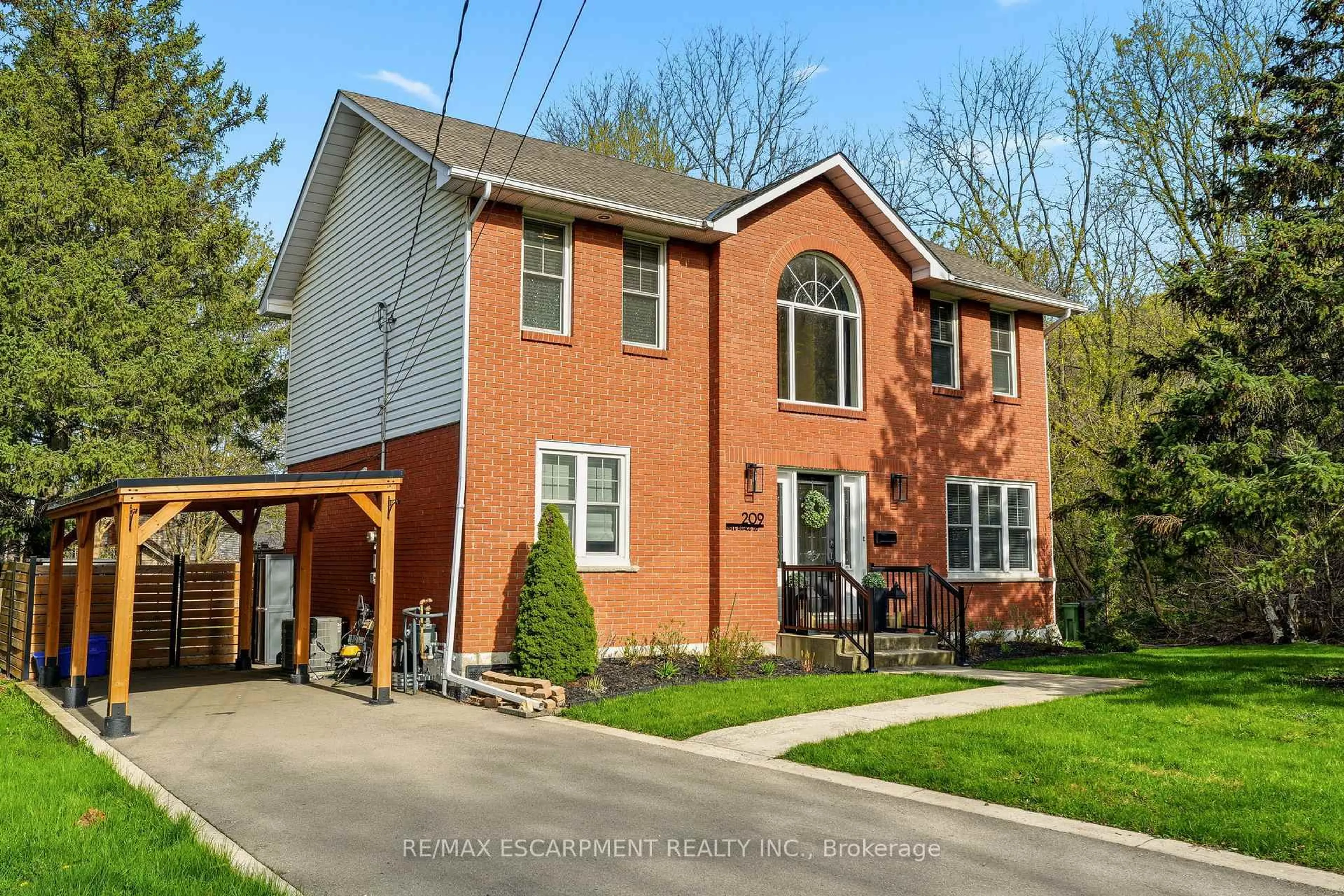Home with brick exterior material, street for 209 Rifle Range Rd, Hamilton Ontario L8S 3B8