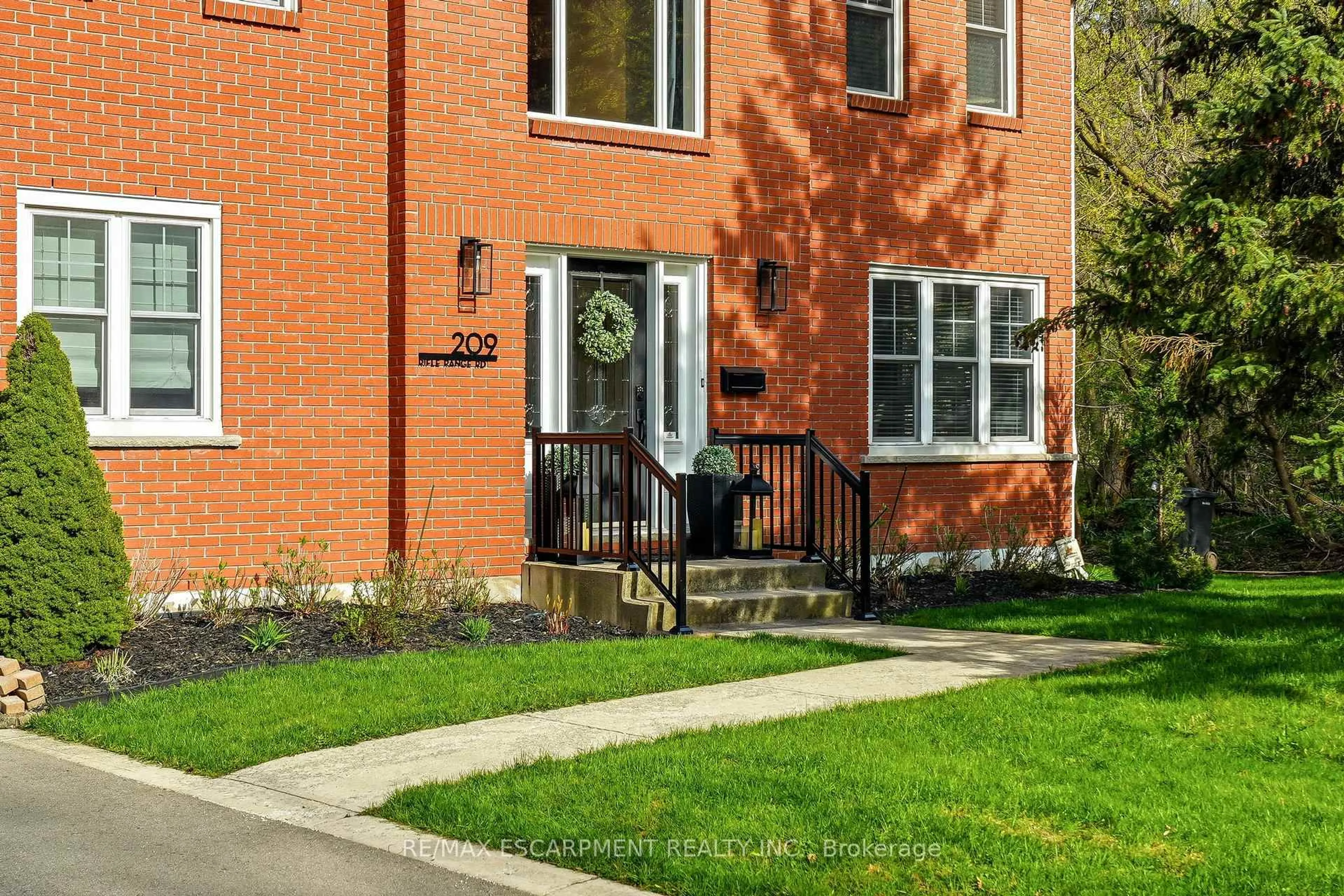 Home with brick exterior material, street for 209 Rifle Range Rd, Hamilton Ontario L8S 3B8