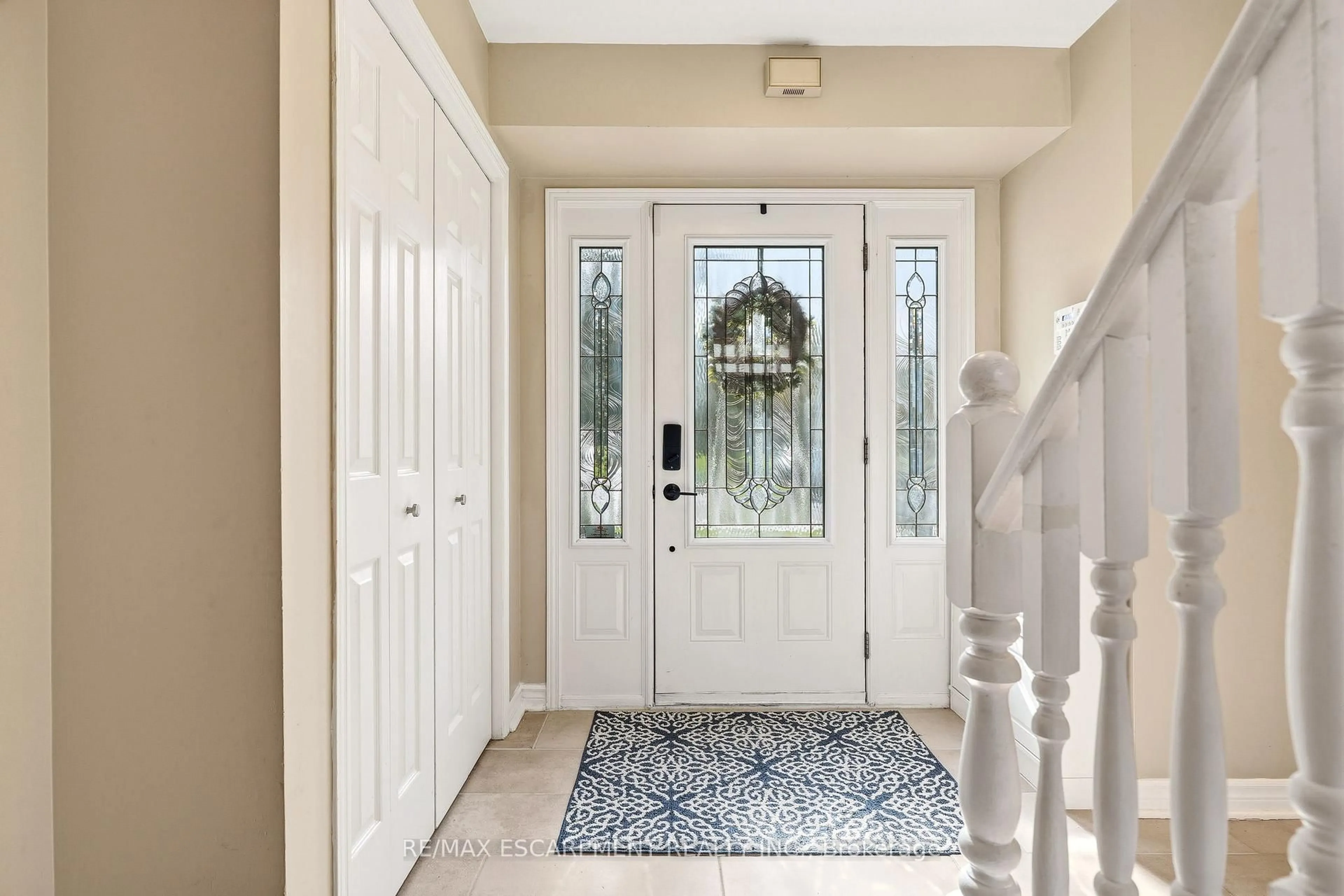 Indoor entryway for 209 Rifle Range Rd, Hamilton Ontario L8S 3B8