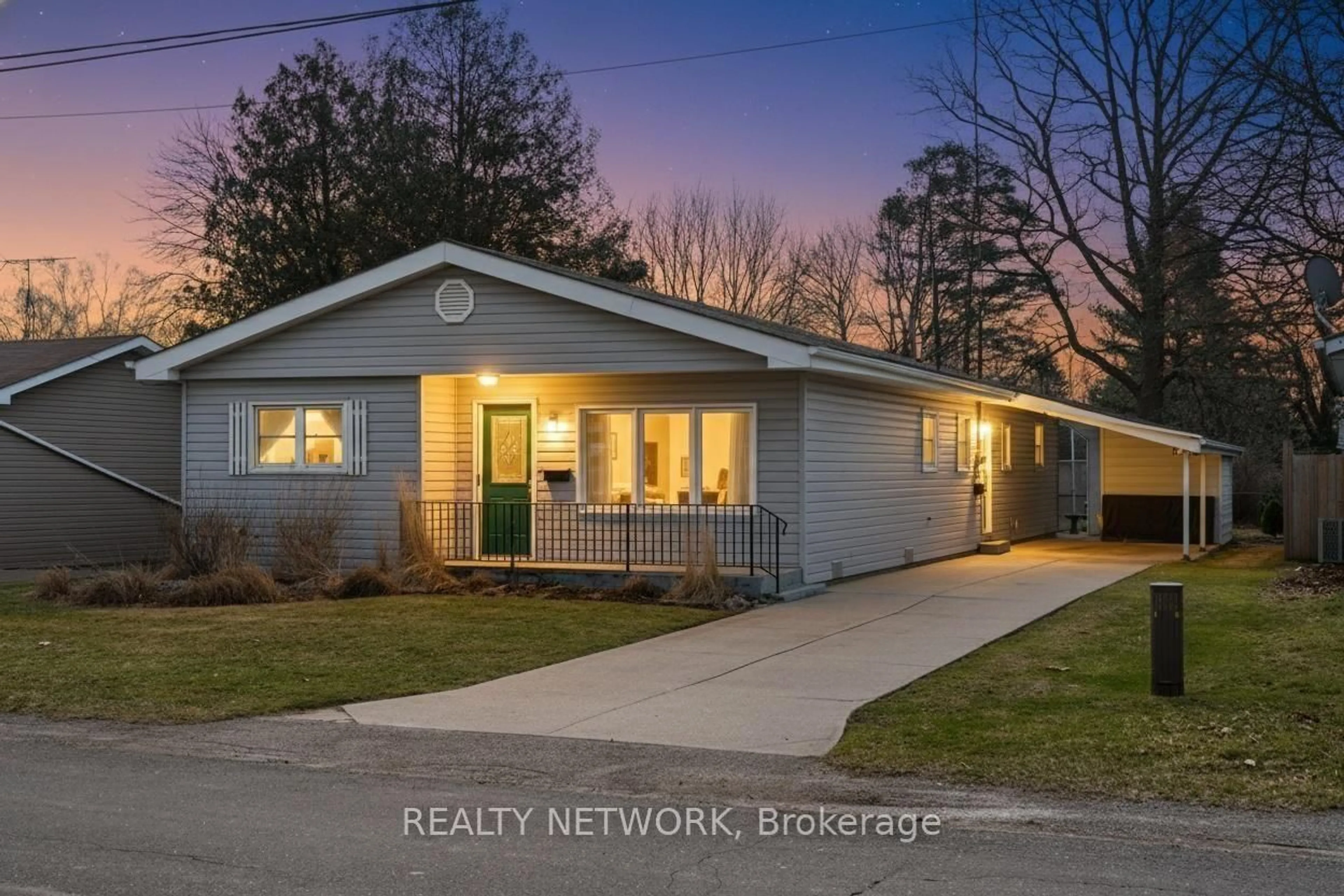 Unknown for 1 Clifford St, Norfolk Ontario N0A 1N0