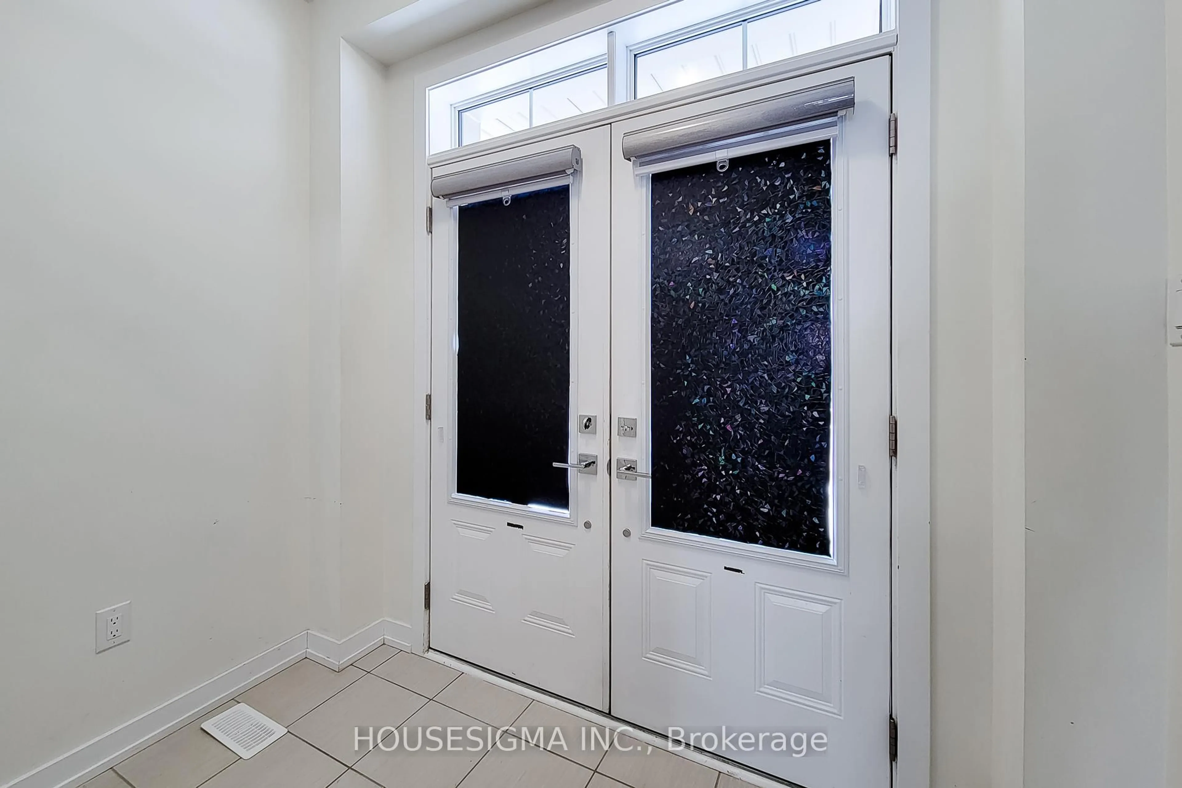Indoor entryway for 20 Monteith Dr, Brantford Ontario N3T 0W6