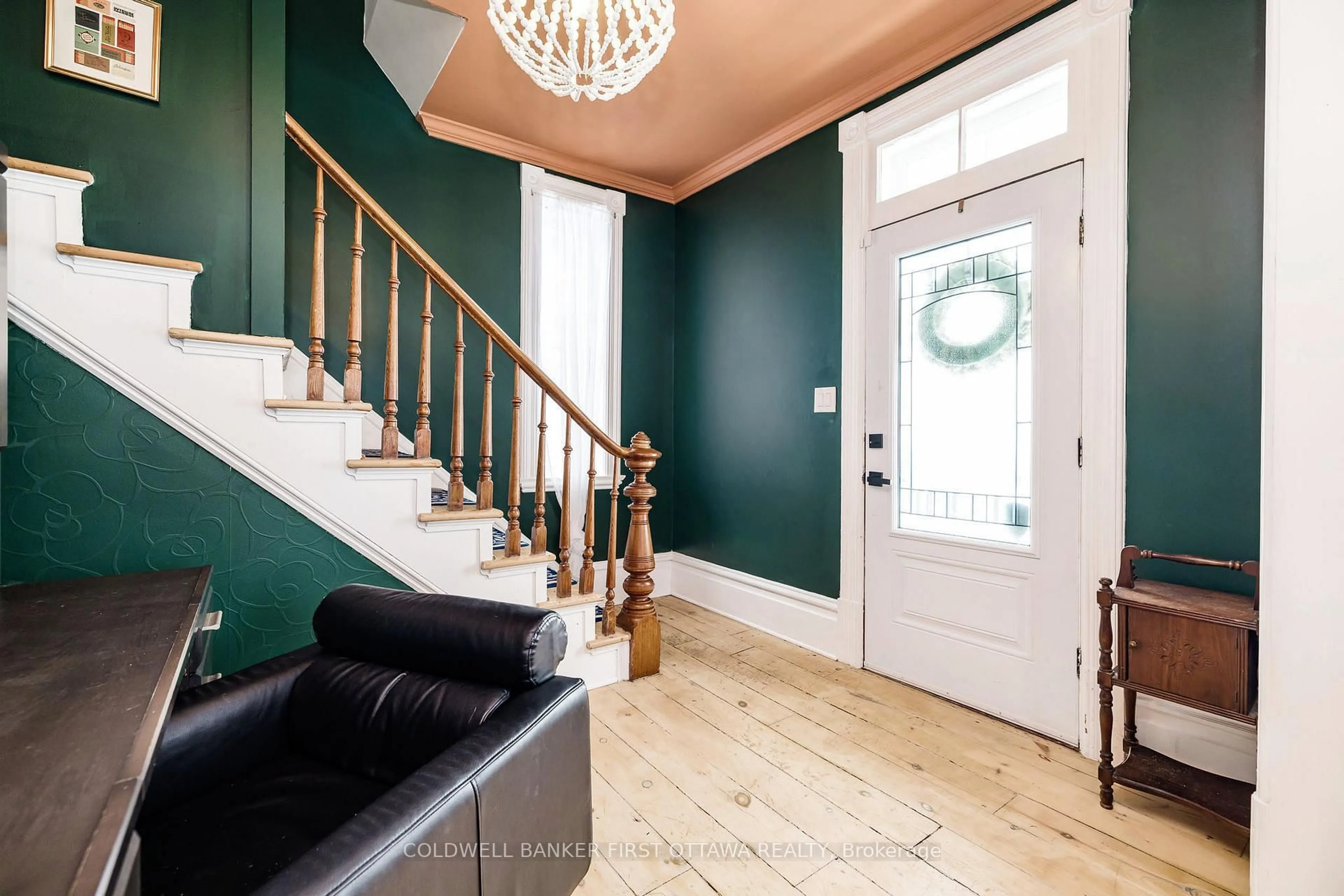 Indoor entryway for 133 NELSON St, Carleton Place Ontario K7C 1A3