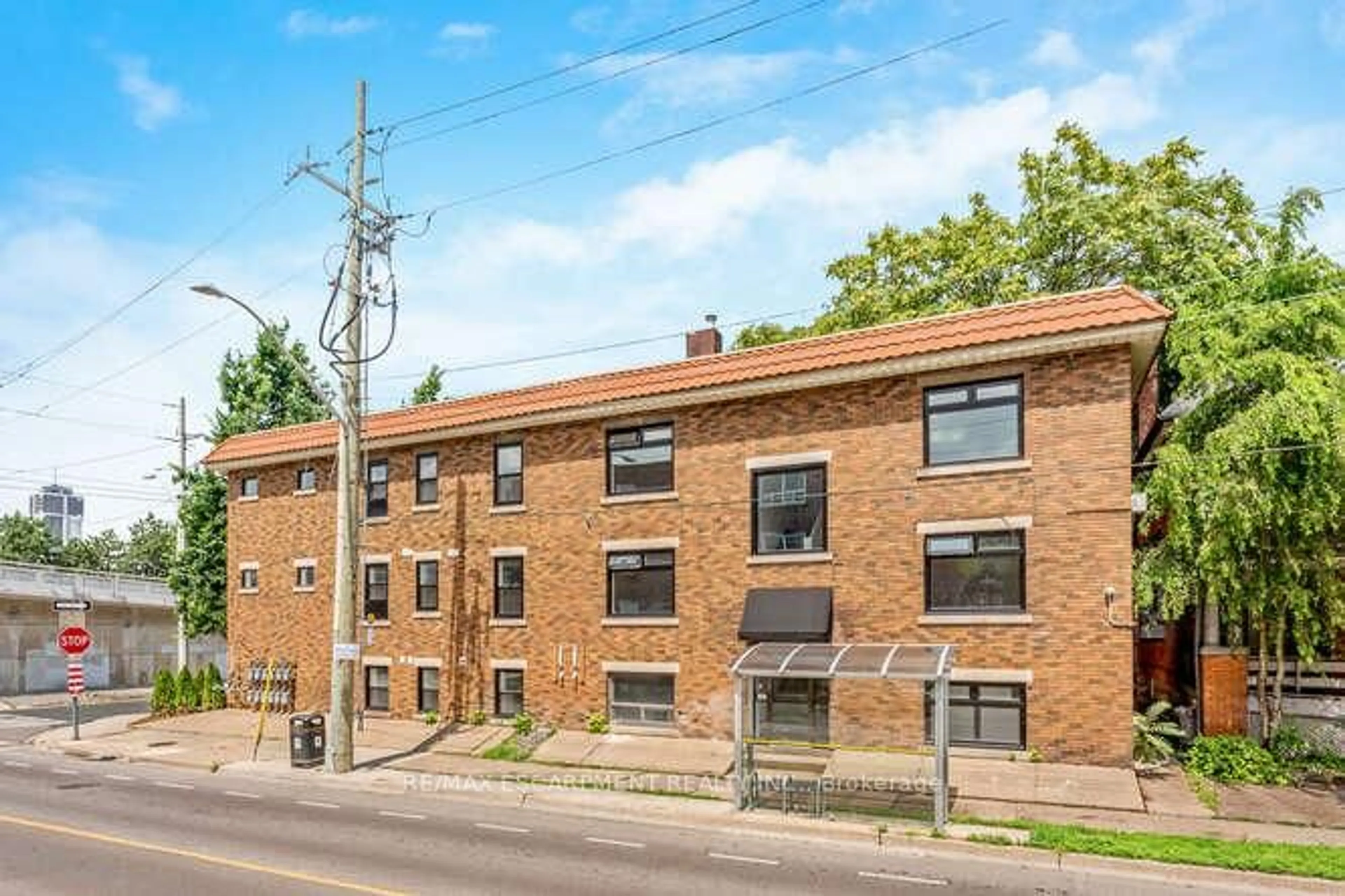 Home with brick exterior material, street for 127 Victoria Ave, Hamilton Ontario L8N 2S9
