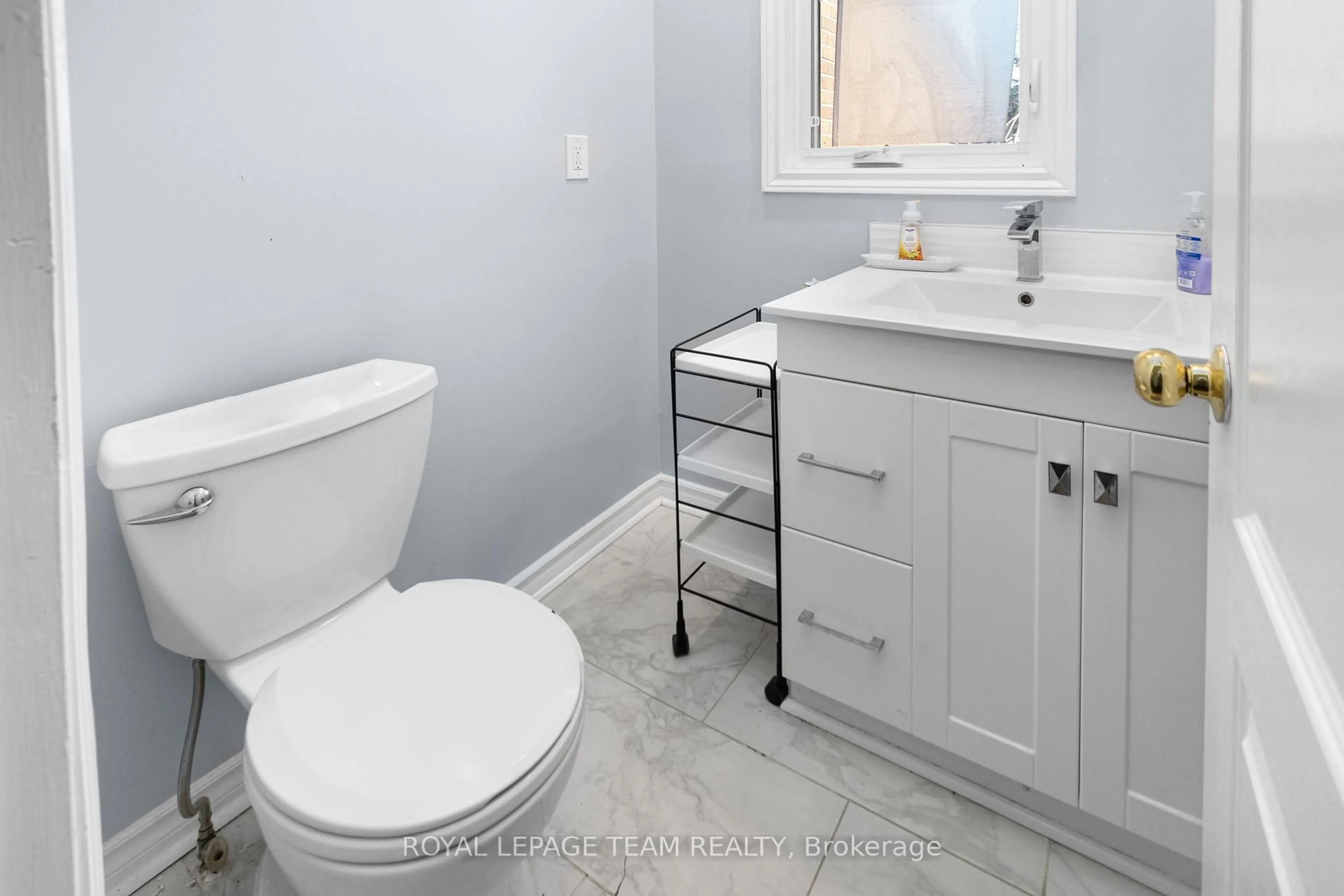 Standard bathroom, ceramic/tile floor for 10 Millrise Lane #E, Ottawa Ontario K2G 5E6