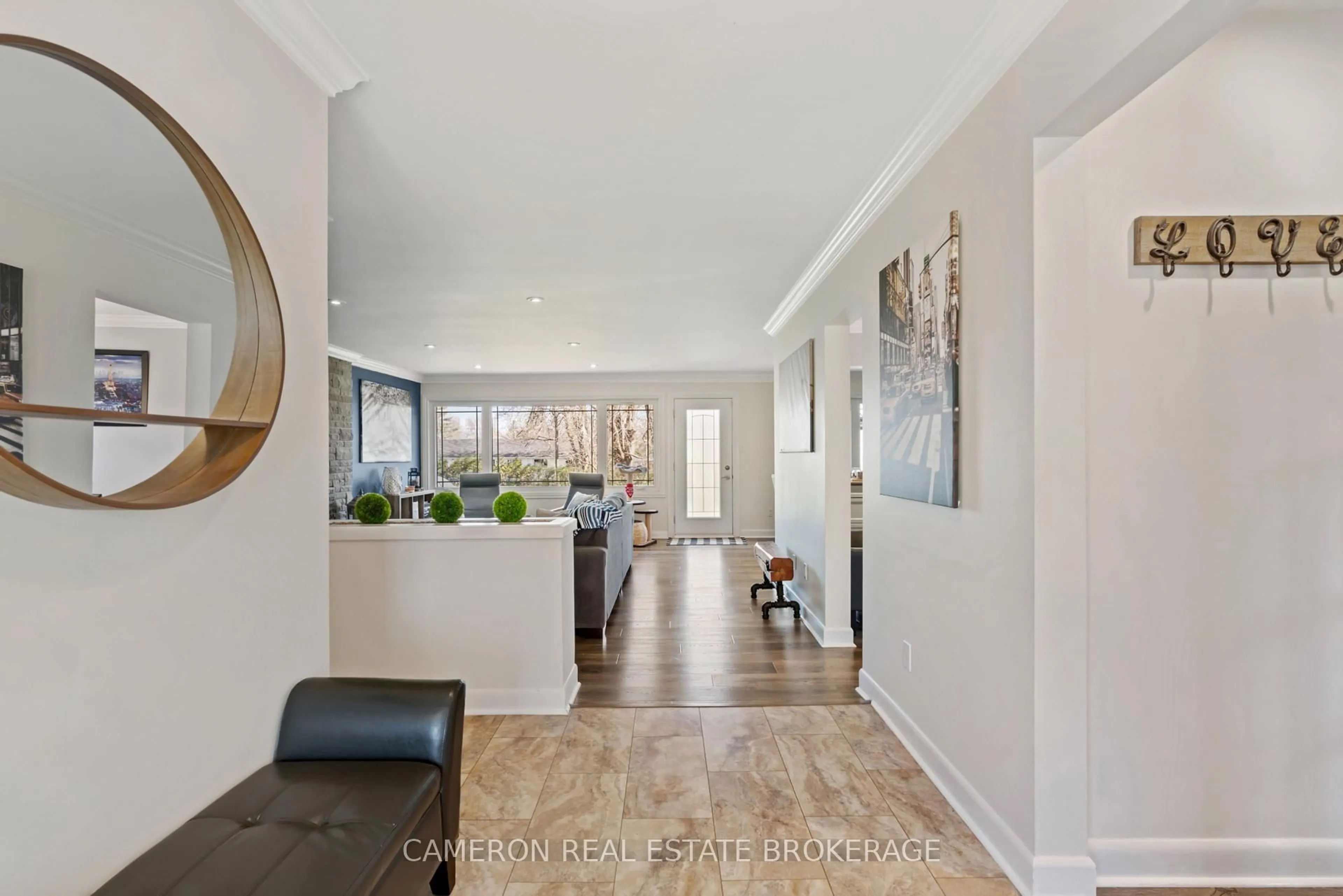 Indoor entryway for 1476 Princess St, Cornwall Ontario K6J 1S7
