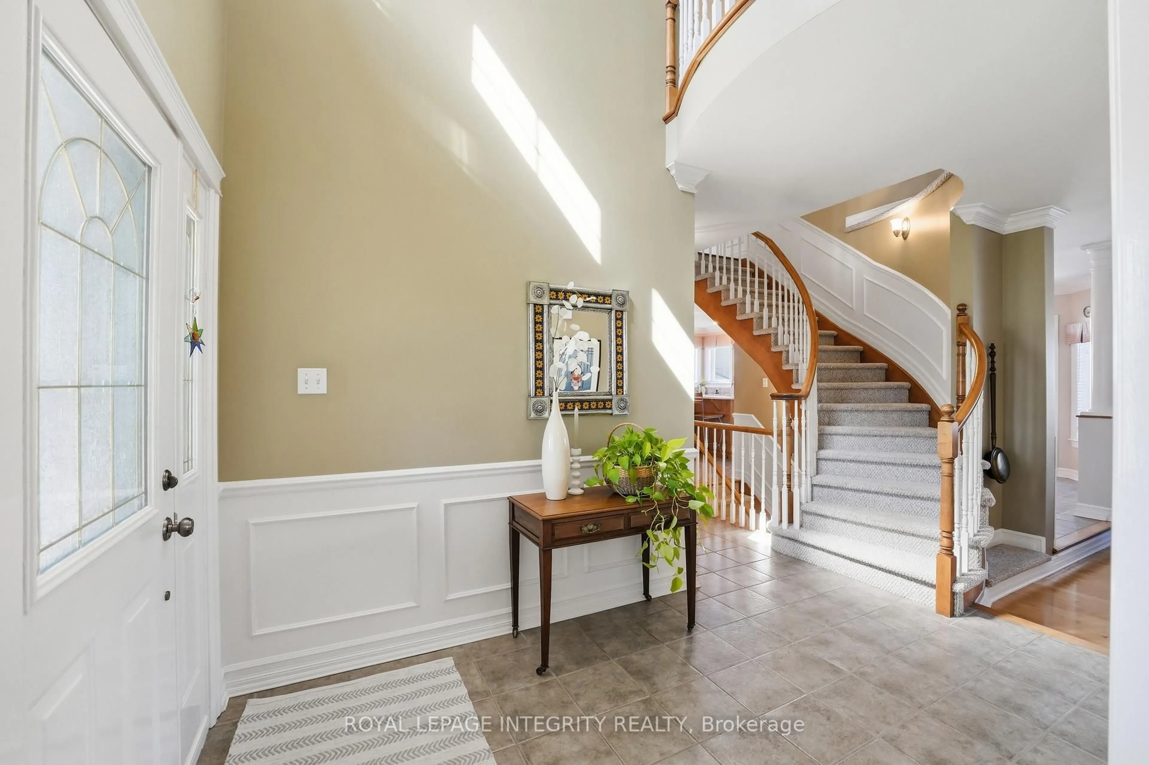 Indoor foyer for 17 Graphite Rd, Stittsville Ontario K2S 1Y8