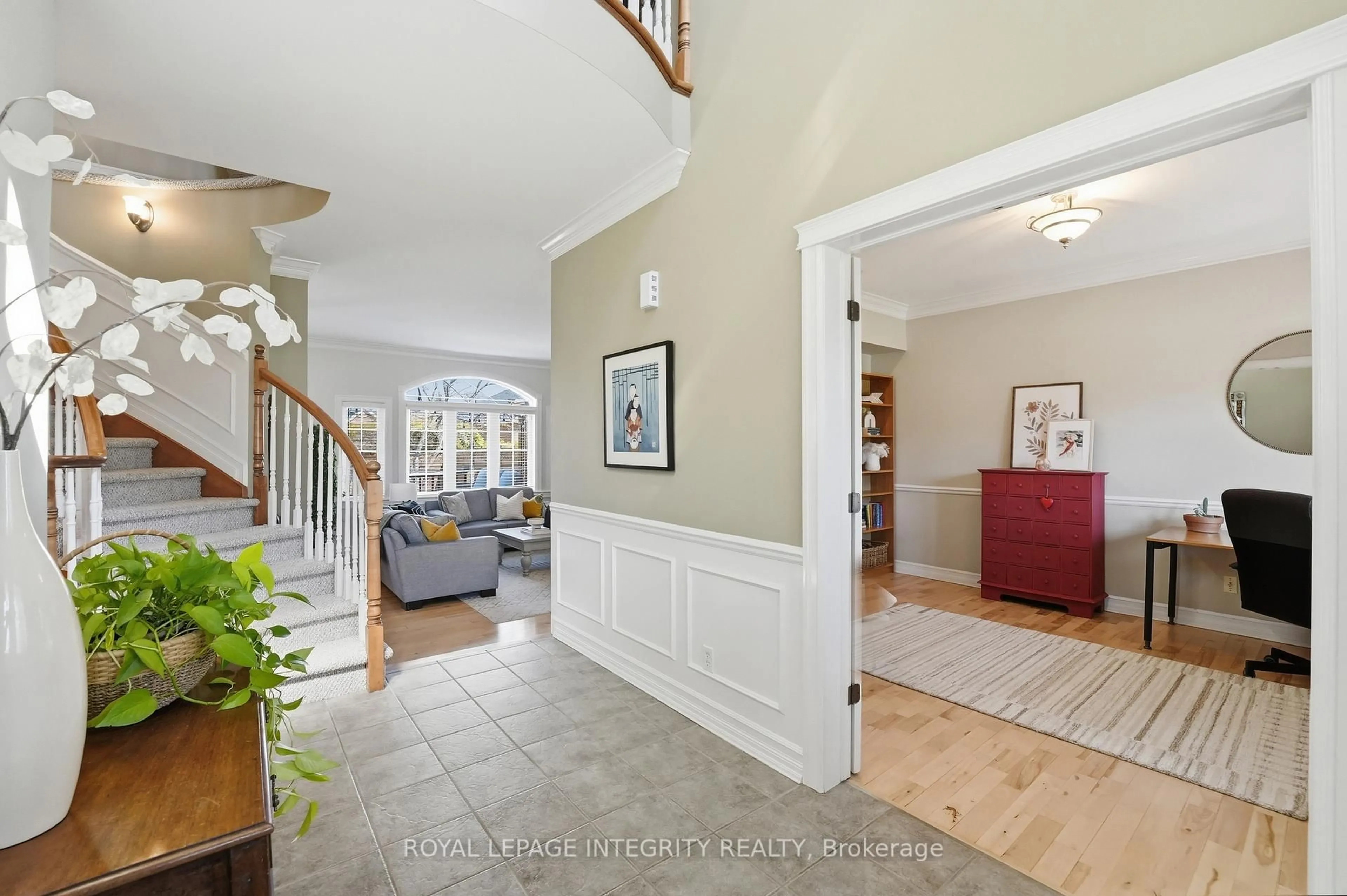 Indoor entryway for 17 Graphite Rd, Stittsville Ontario K2S 1Y8