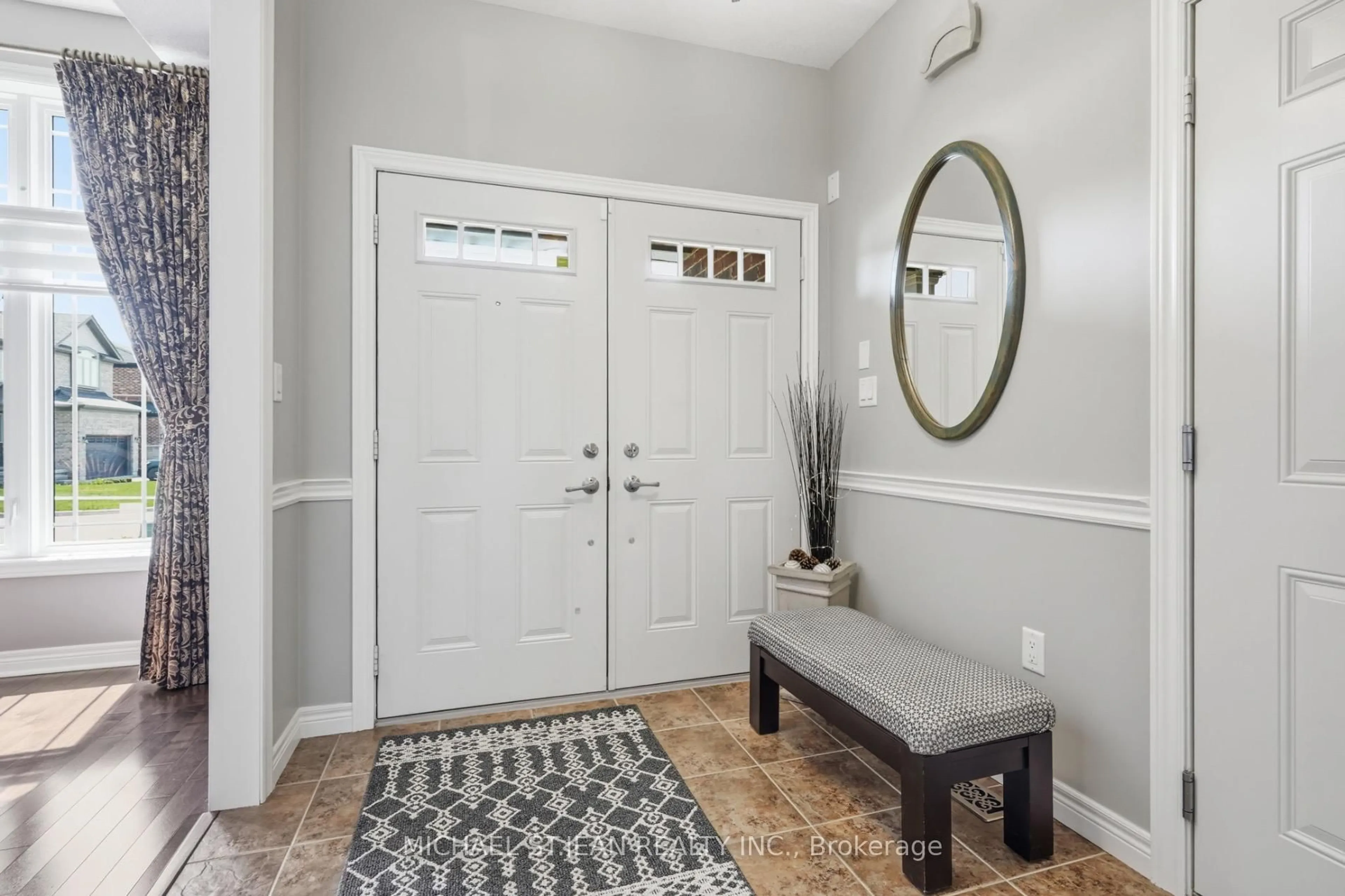 Indoor entryway for 140 Festival Way, Hamilton Ontario L0R 1C0