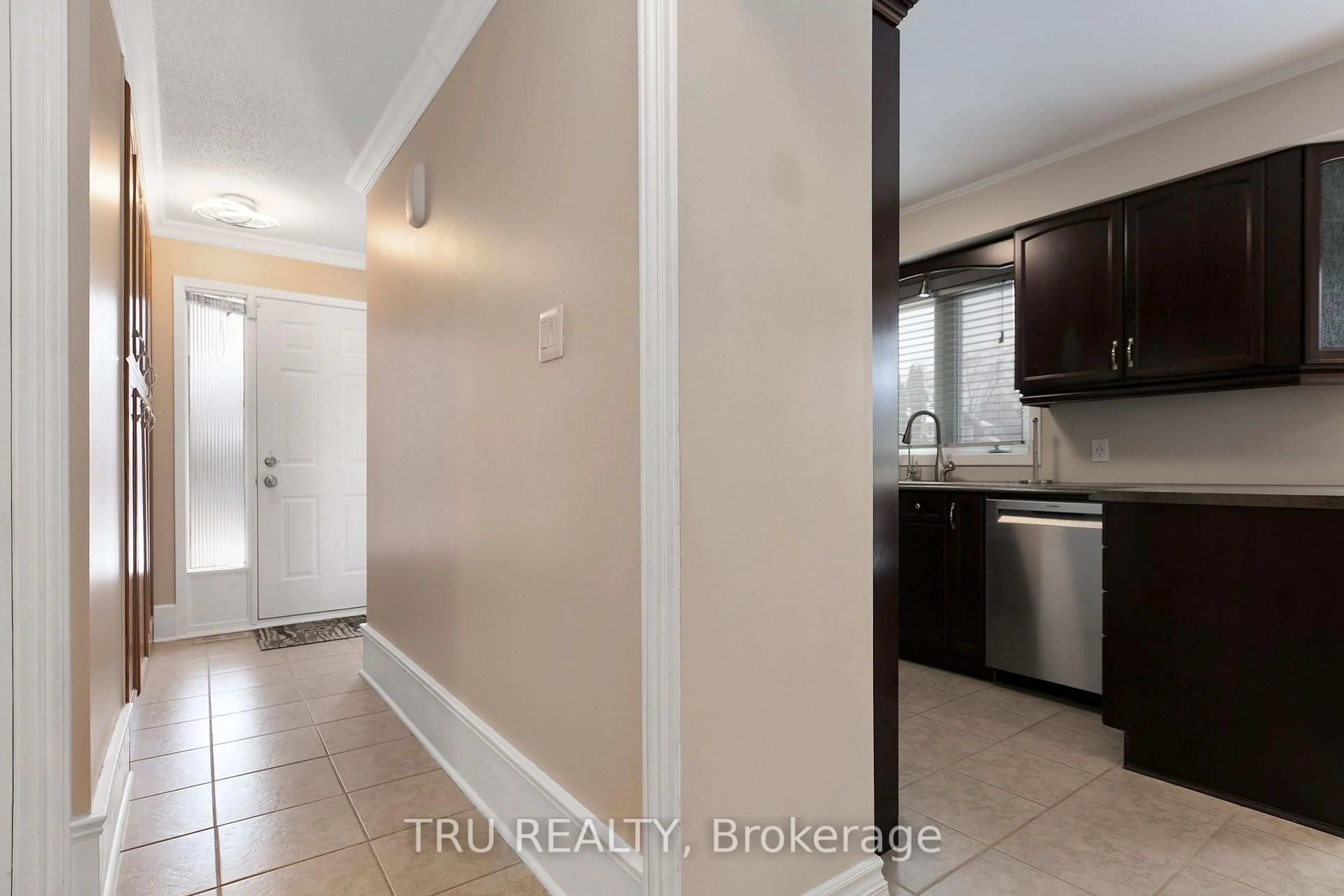 Unknown for 1078 ST EMMANUEL Terr, Ottawa Ontario K1C 2J7