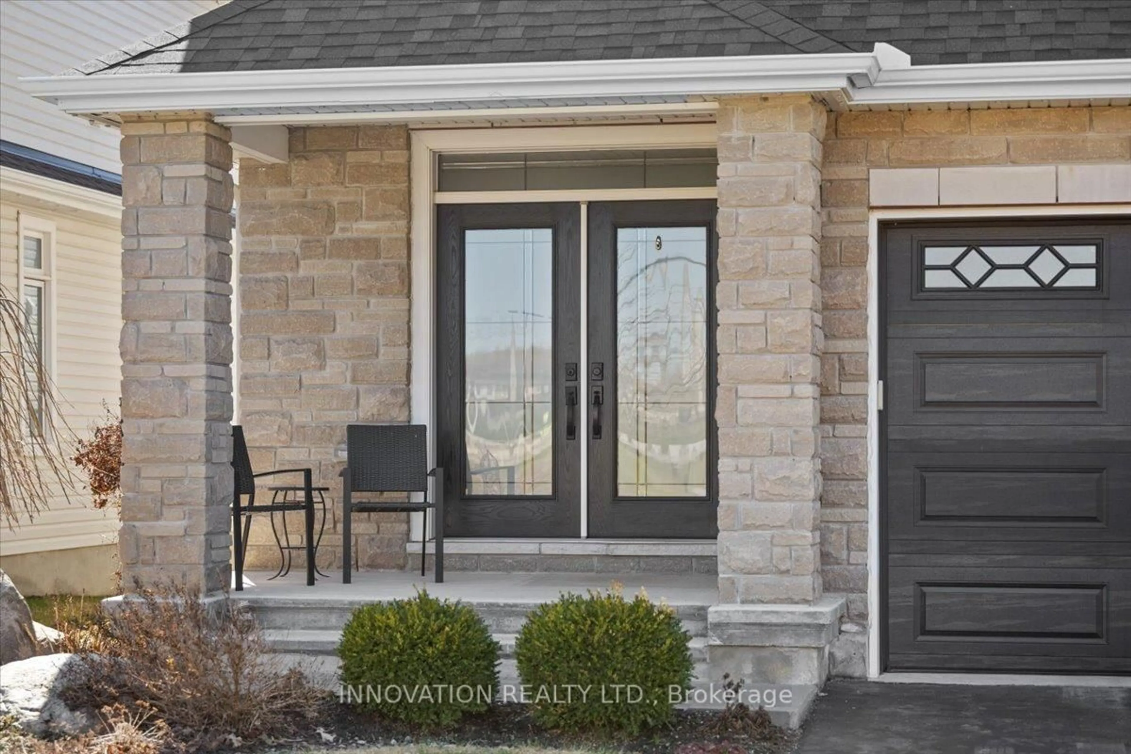 Indoor entryway for 664 Baie Des Castors St, Orleans Ontario K4A 1J4