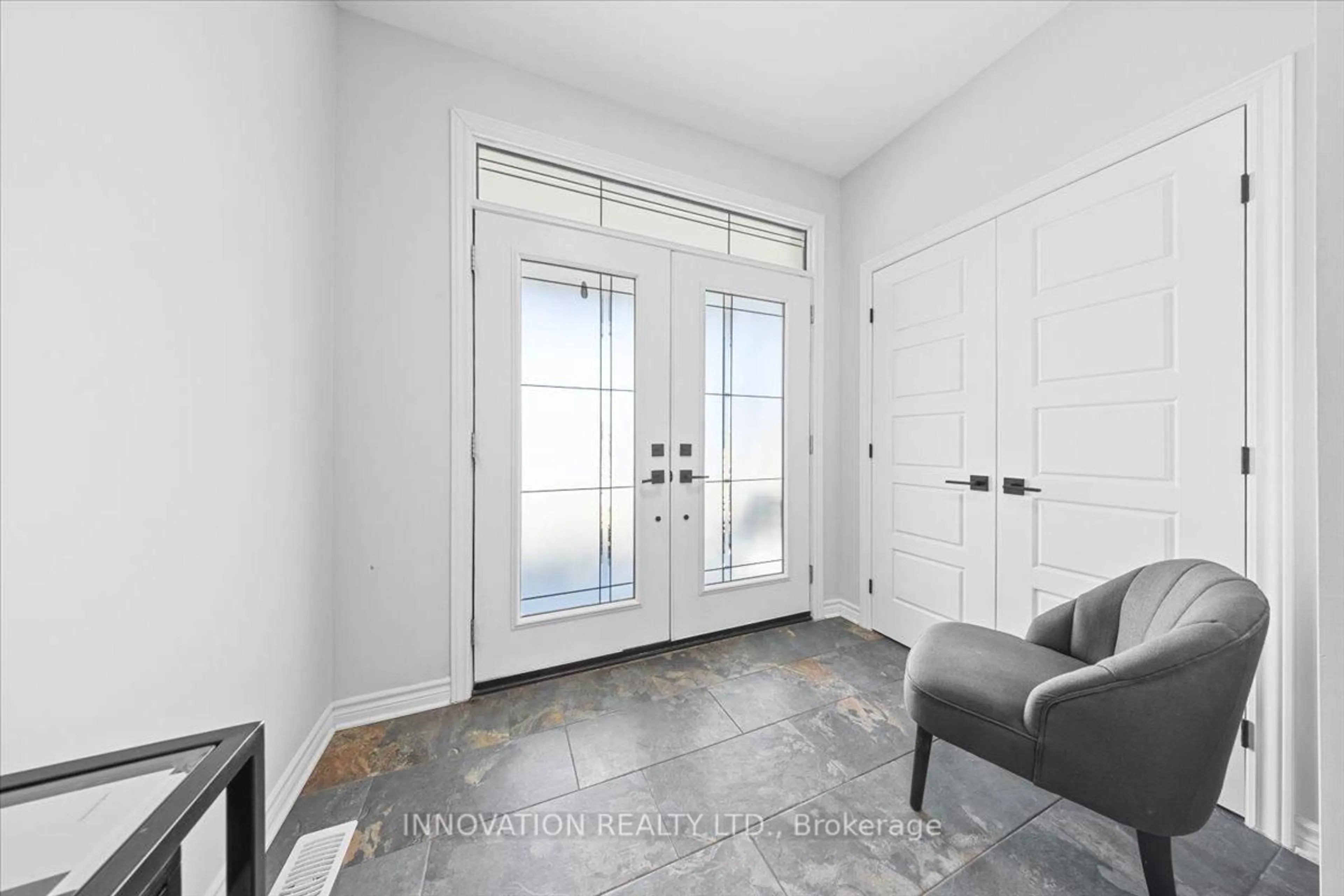 Indoor entryway for 664 Baie Des Castors St, Orleans Ontario K4A 1J4