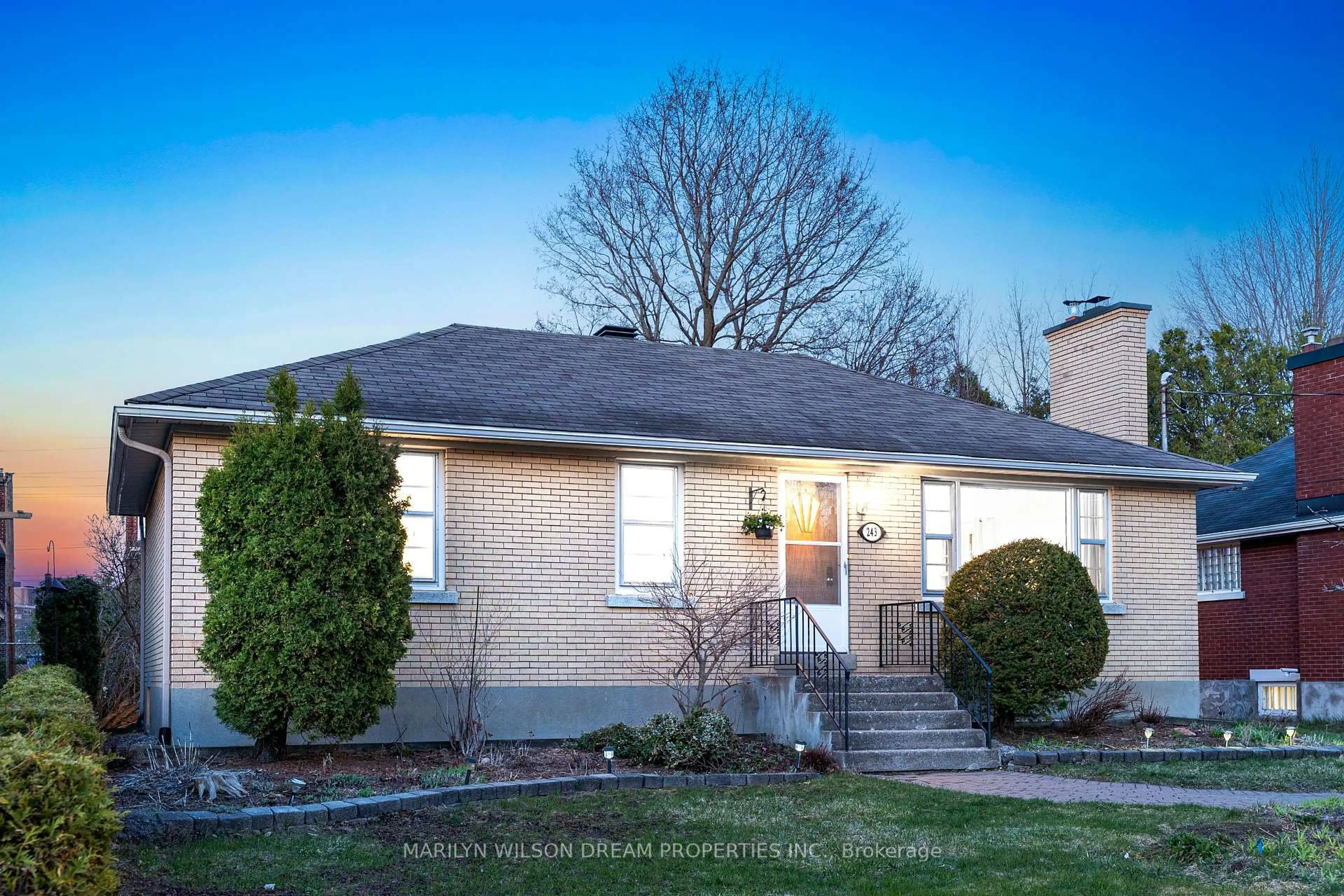 Unknown for 243 Compton Ave, Ottawa Ontario K2B 5A8