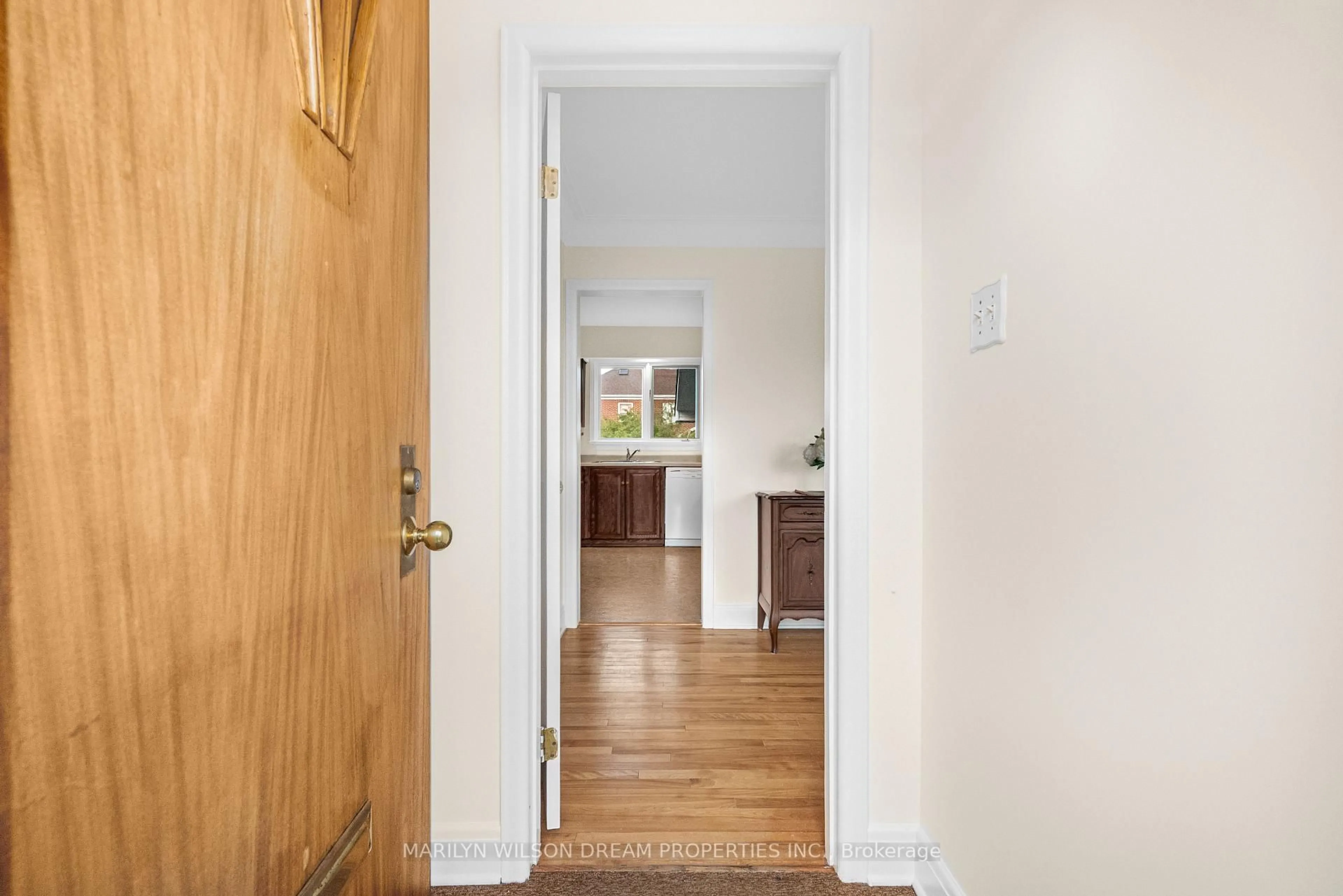 Indoor entryway for 243 Compton Ave, Ottawa Ontario K2B 5A8