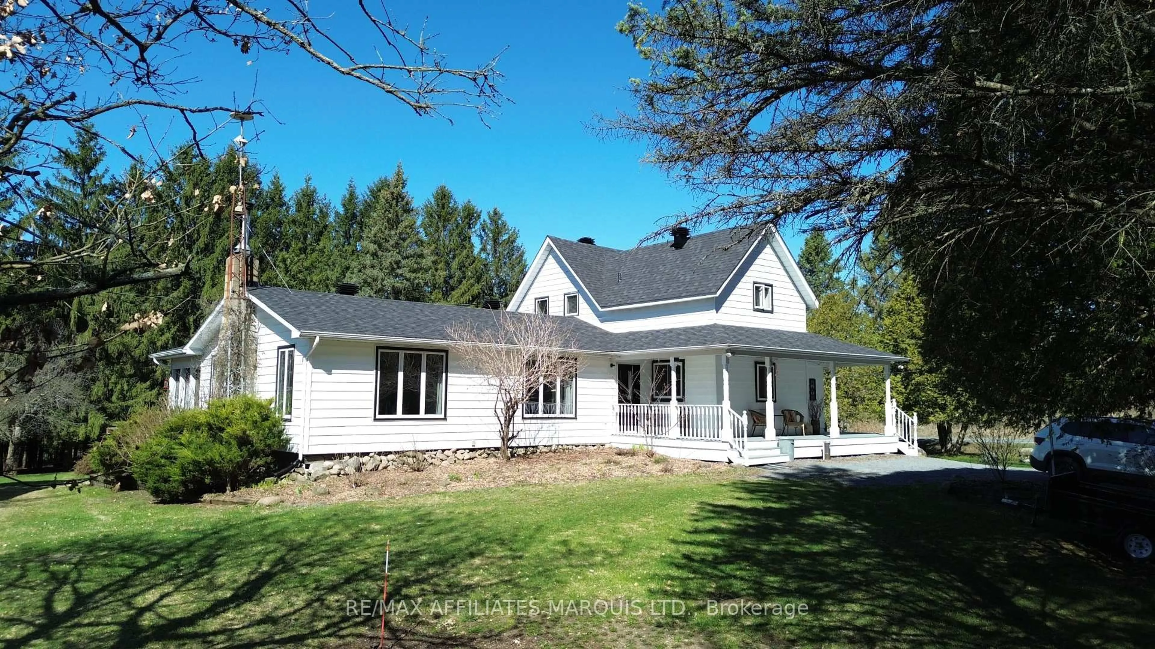 Home with vinyl exterior material, unknown for 19168 Kenyon Conc 1 Rd, North Glengarry Ontario K0C 1B0
