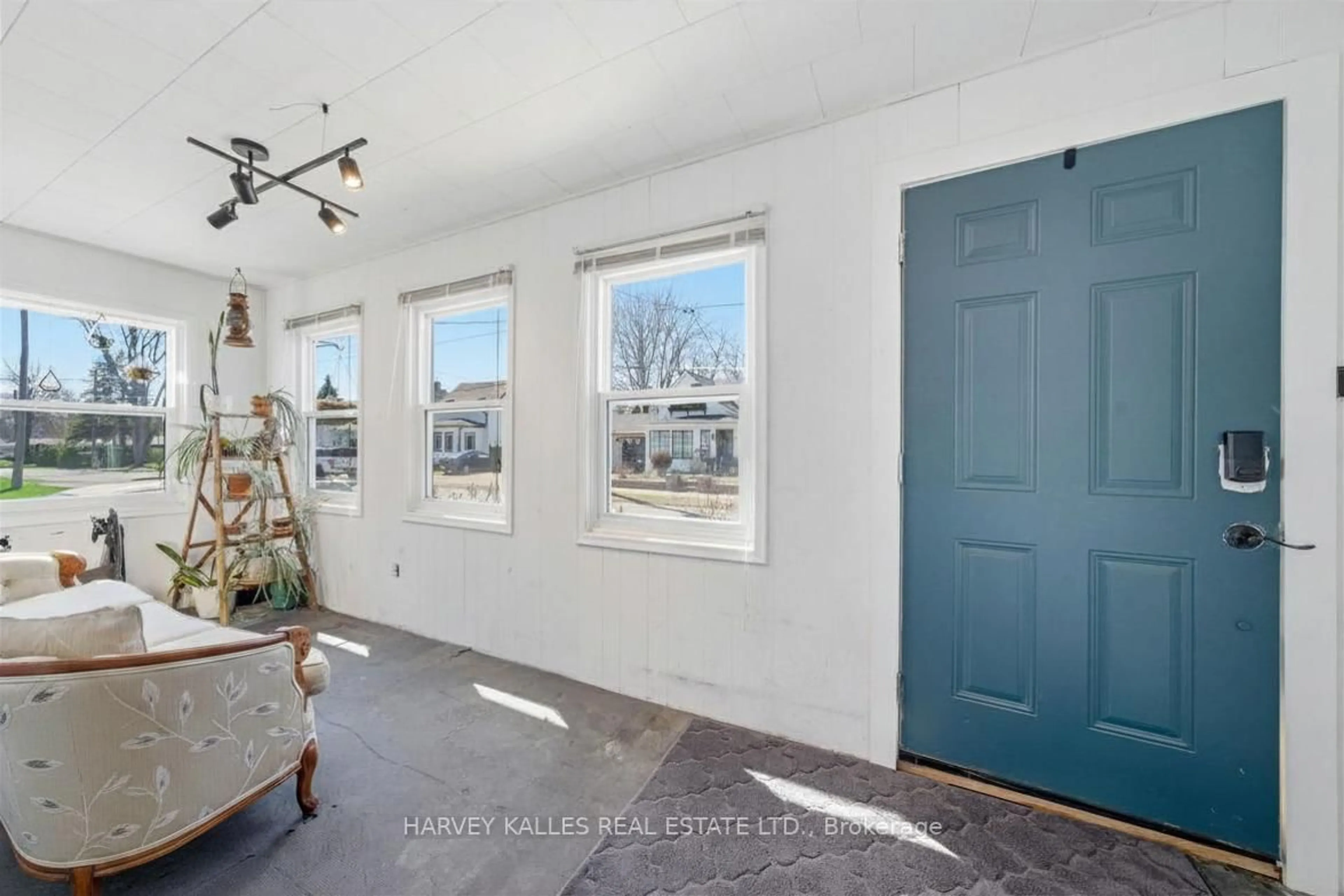 Indoor entryway for 7-9 Spring St, Prince Edward County Ontario K0K 2T0