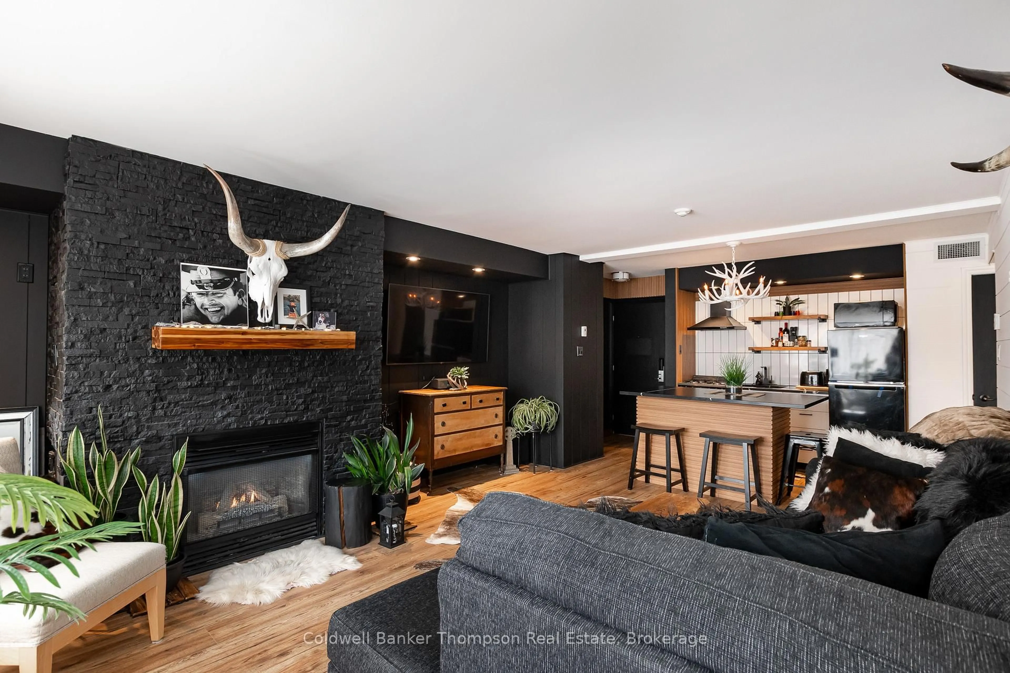 Living room with furniture, wood/laminate floor for 1235 Deerhurst Summit Dr #54-301, Huntsville Ontario P1H 1A9