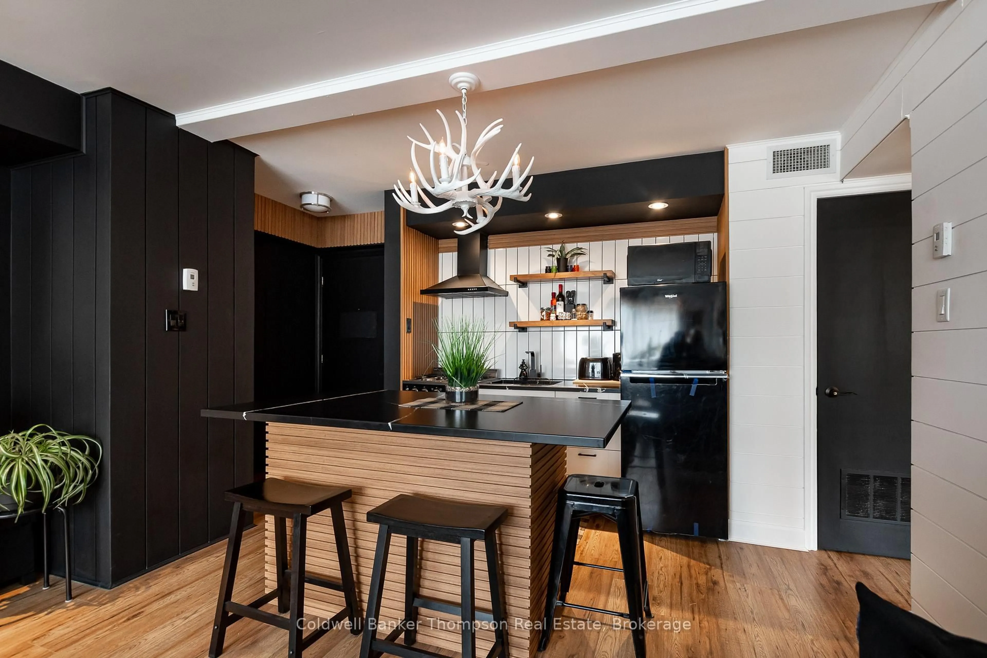 Contemporary kitchen, wood/laminate floor for 1235 Deerhurst Summit Dr #54-301, Huntsville Ontario P1H 1A9