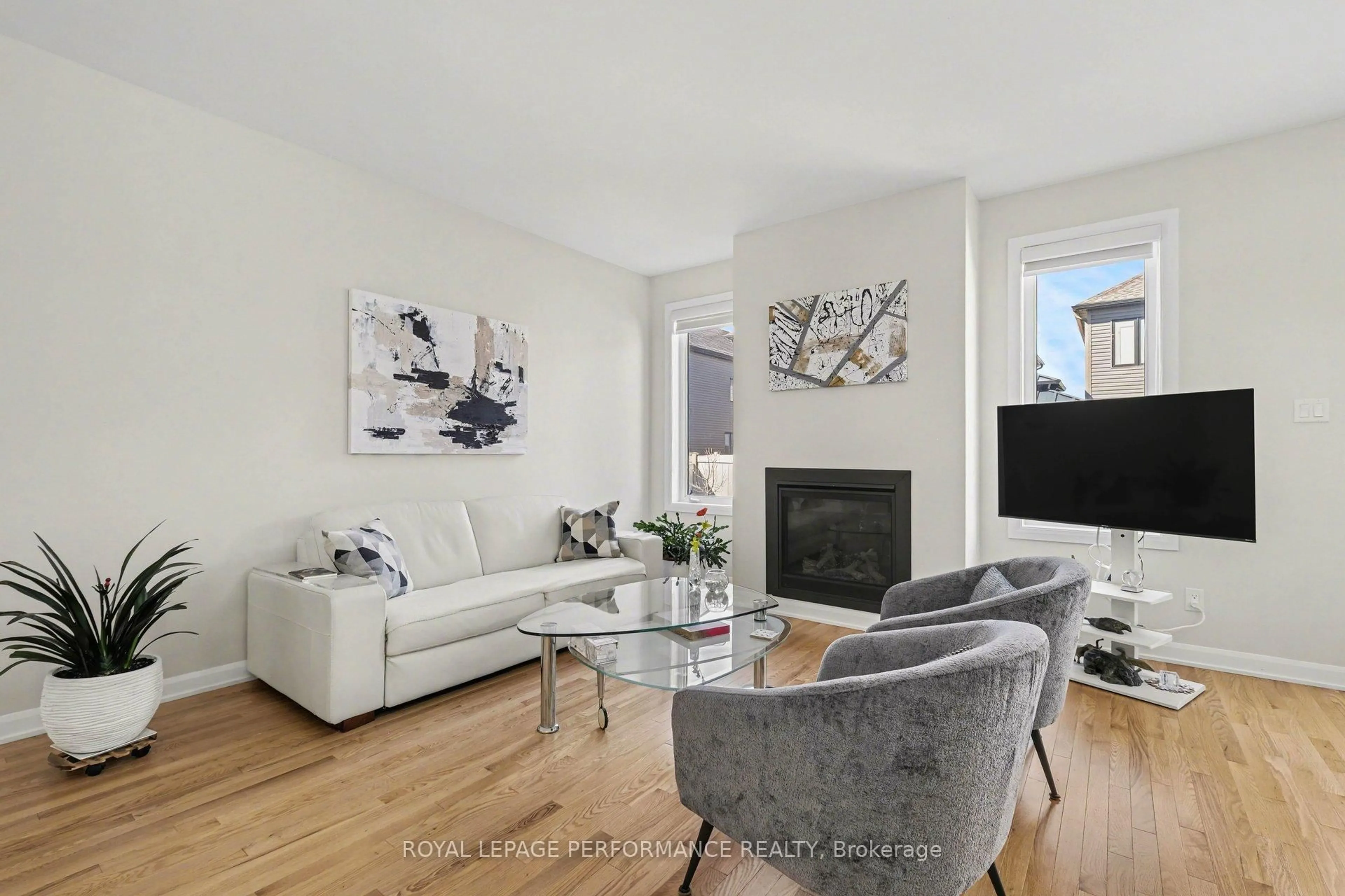 Living room with furniture, unknown for 791 Coast Circ, Manotick Ontario K4M 0N3