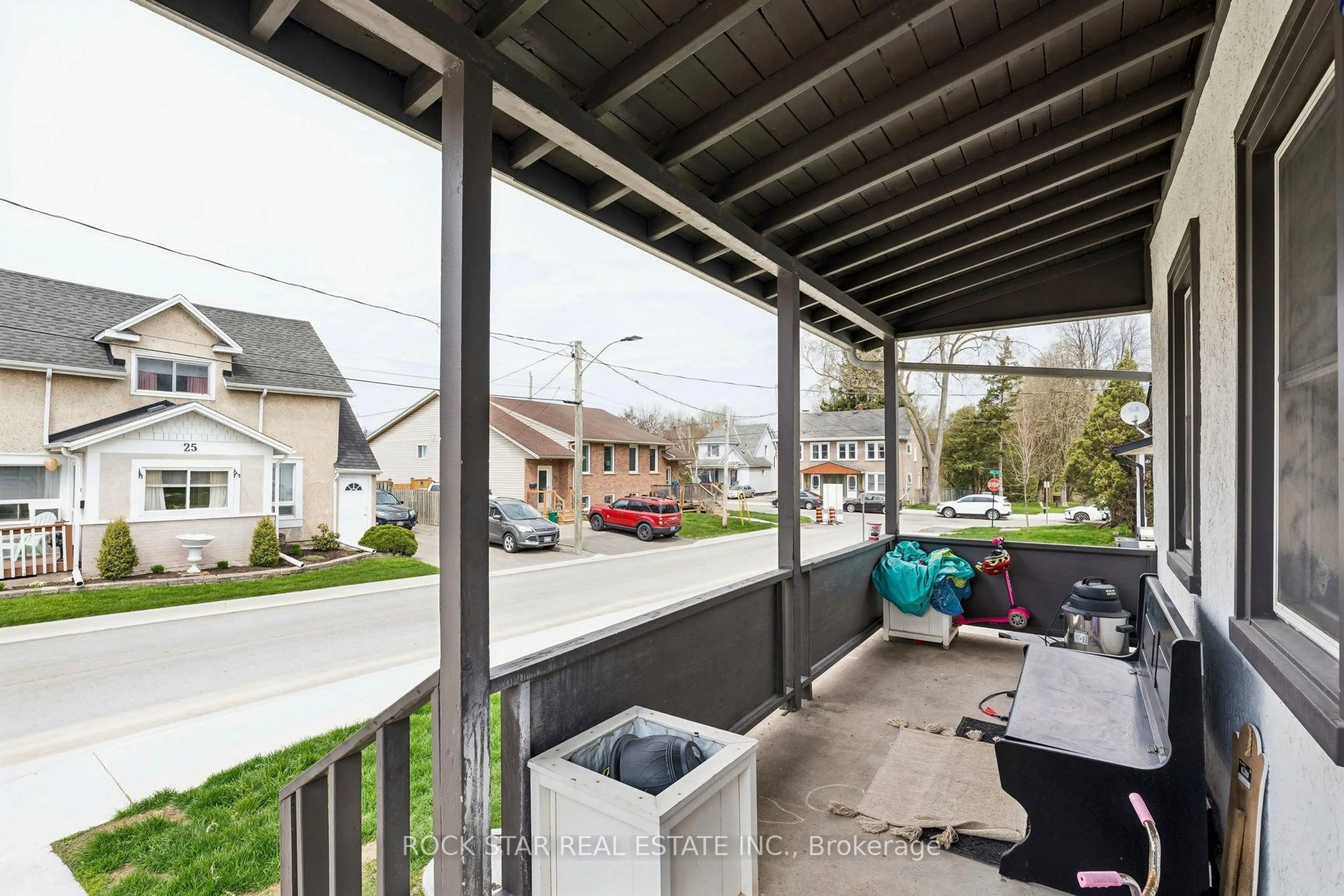 Patio, street for 26 ALBINA St, Welland Ontario L3C 1P3