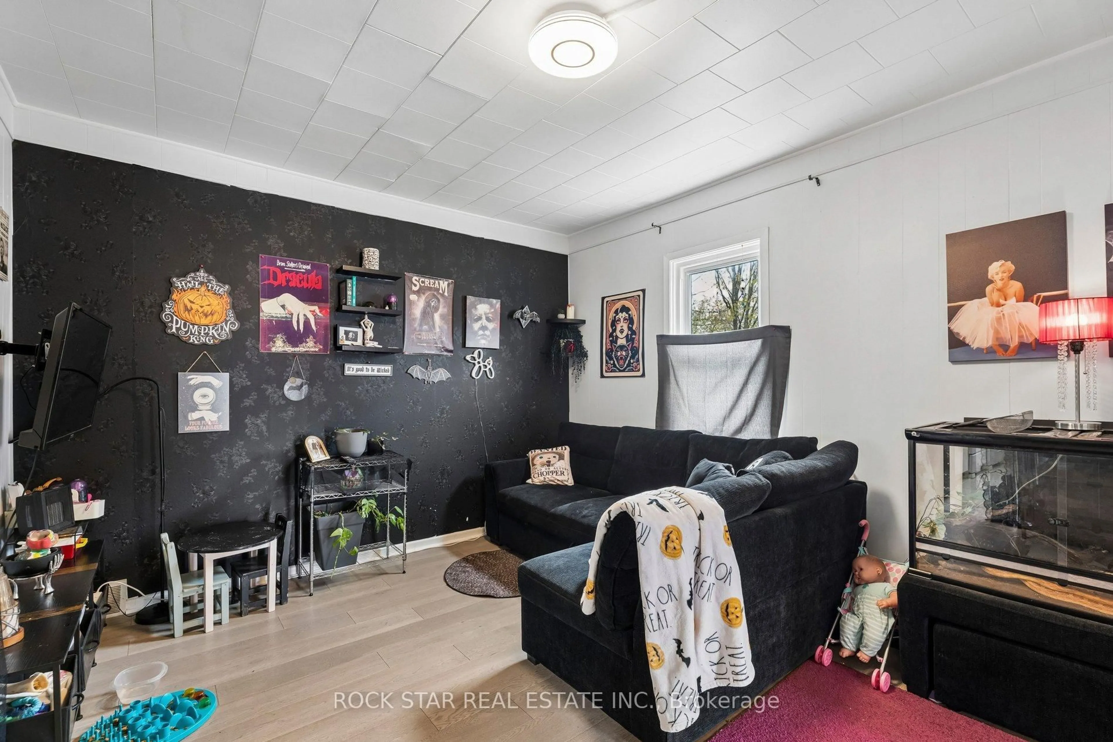 A pic of a room for 26 ALBINA St, Welland Ontario L3C 1P3