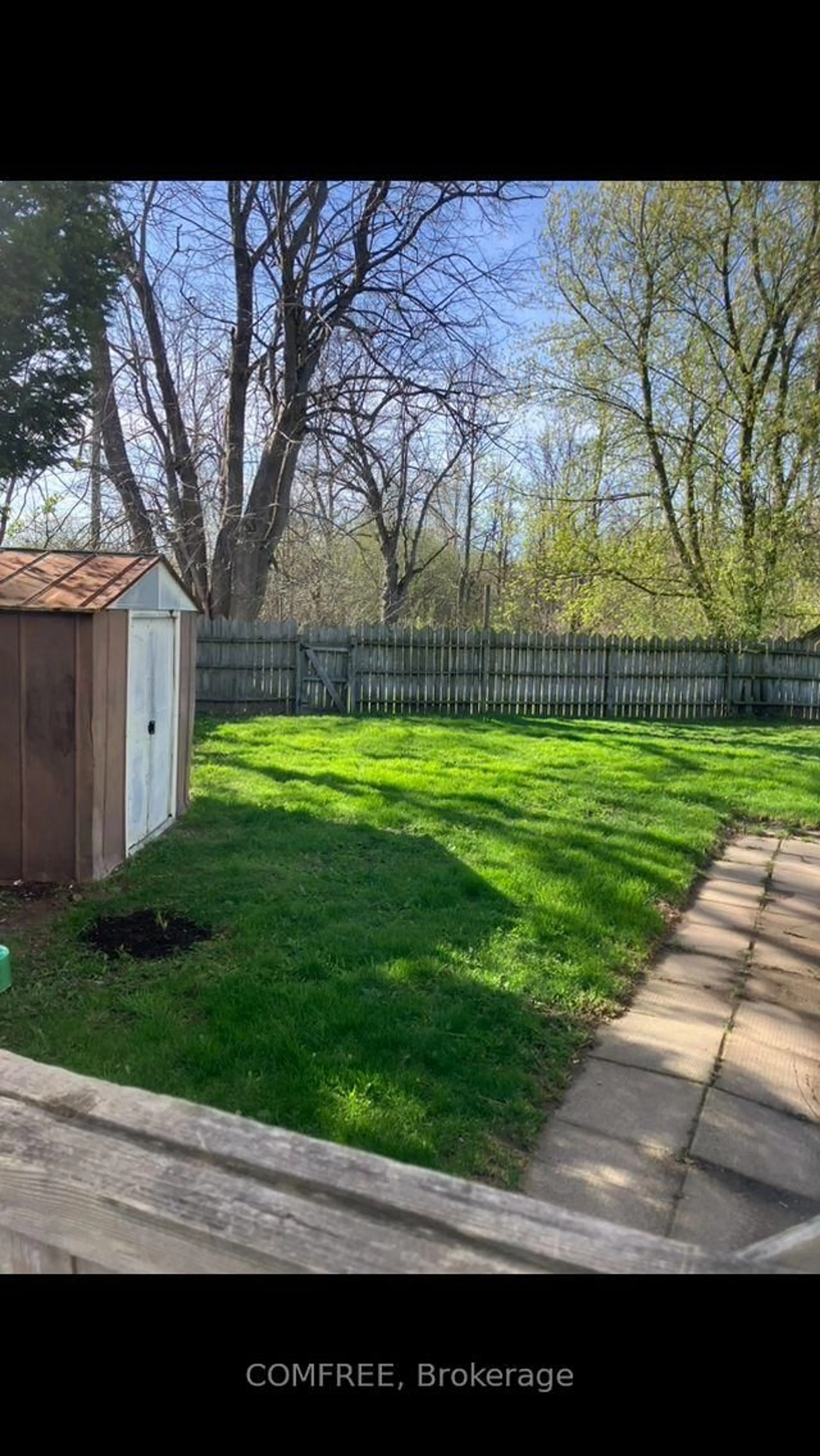 Shed for 560 Short St, Petrolia Ontario N0N 1R0