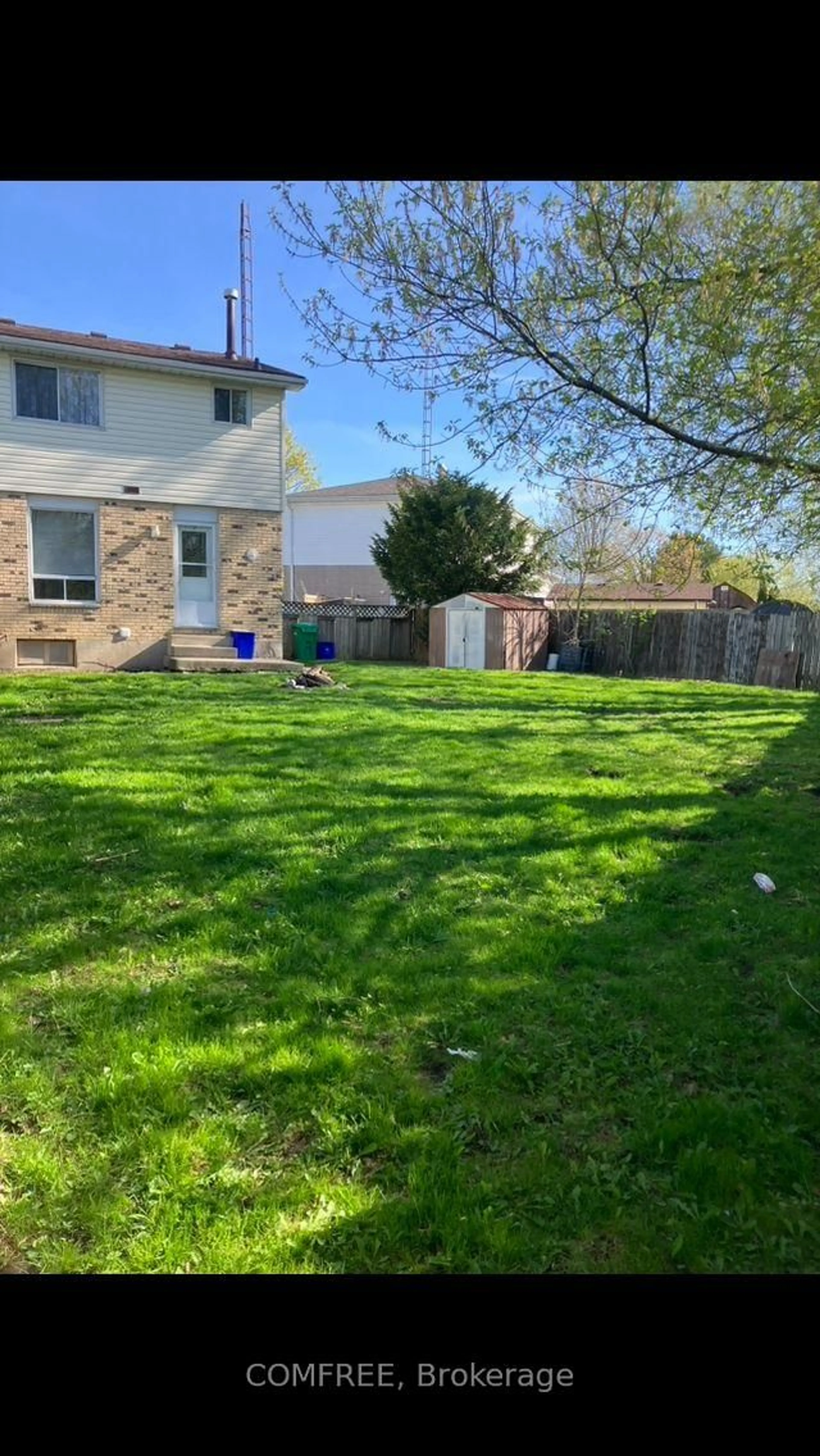 A pic from outside/outdoor area/front of a property/back of a property/a pic from drone, street for 560 Short St, Petrolia Ontario N0N 1R0