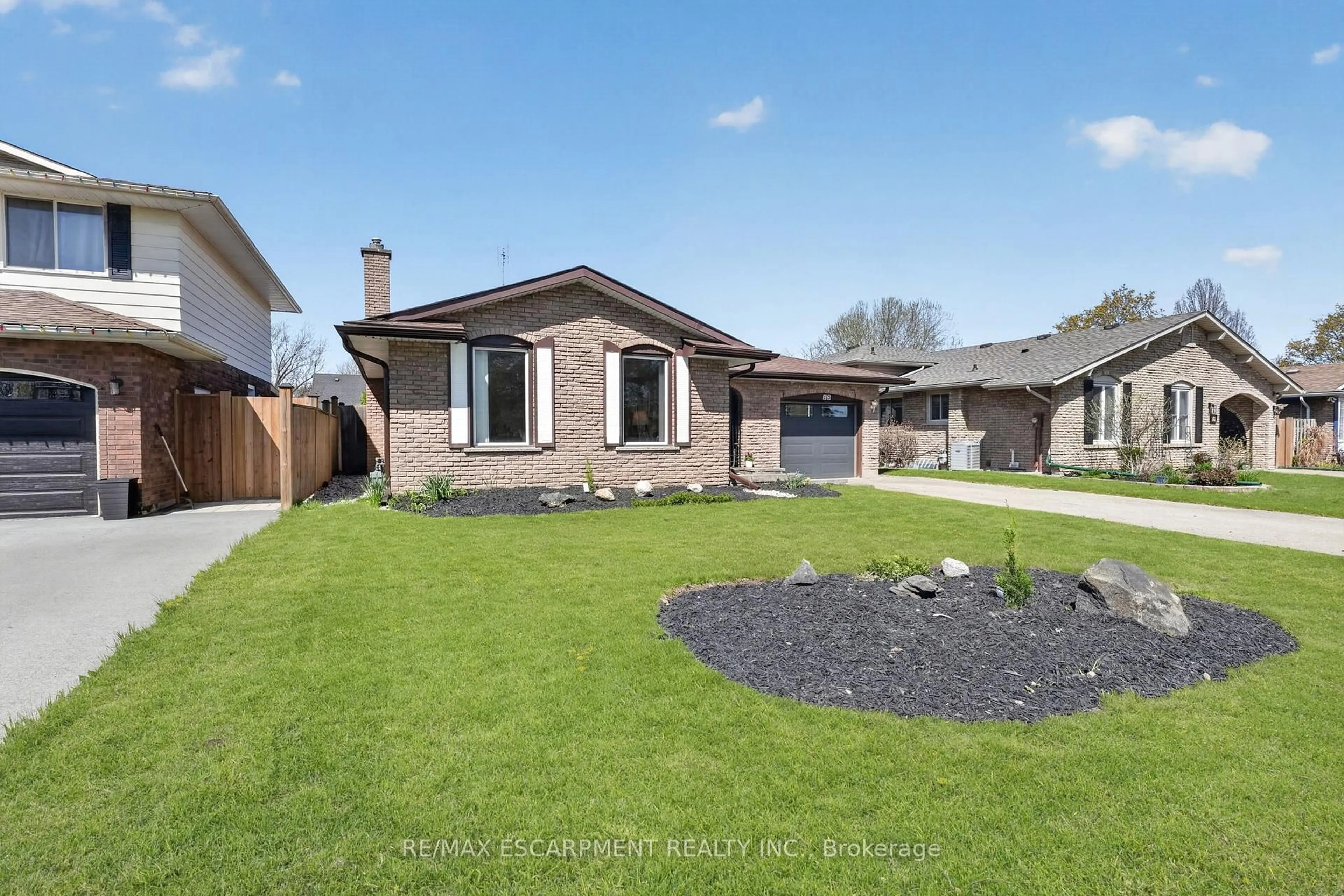 Home with brick exterior material, street for 13 Cascade Crt, St. Catharines Ontario L2P 1T5