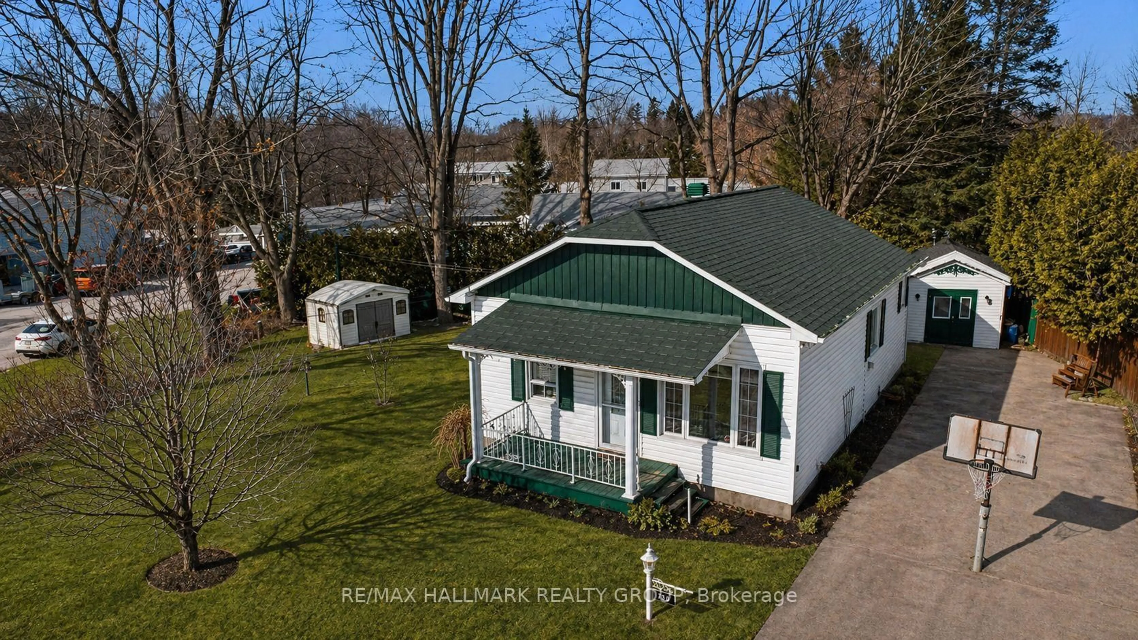 A pic from outside/outdoor area/front of a property/back of a property/a pic from drone, unknown for 730 GERARD St, Alfred and Plantagenet Ontario K0B 1L0
