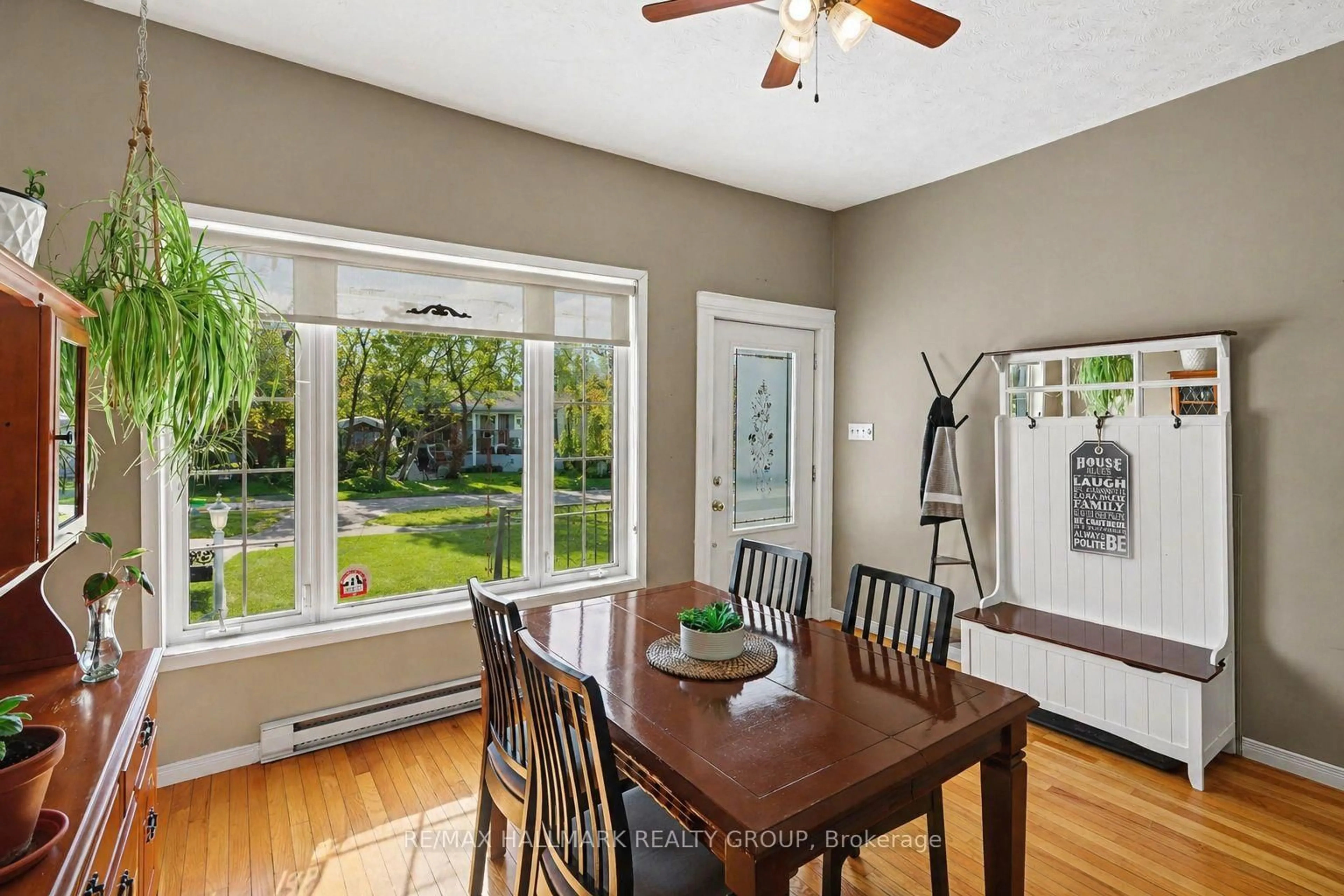 Dining room, wood/laminate floor for 730 GERARD St, Alfred and Plantagenet Ontario K0B 1L0