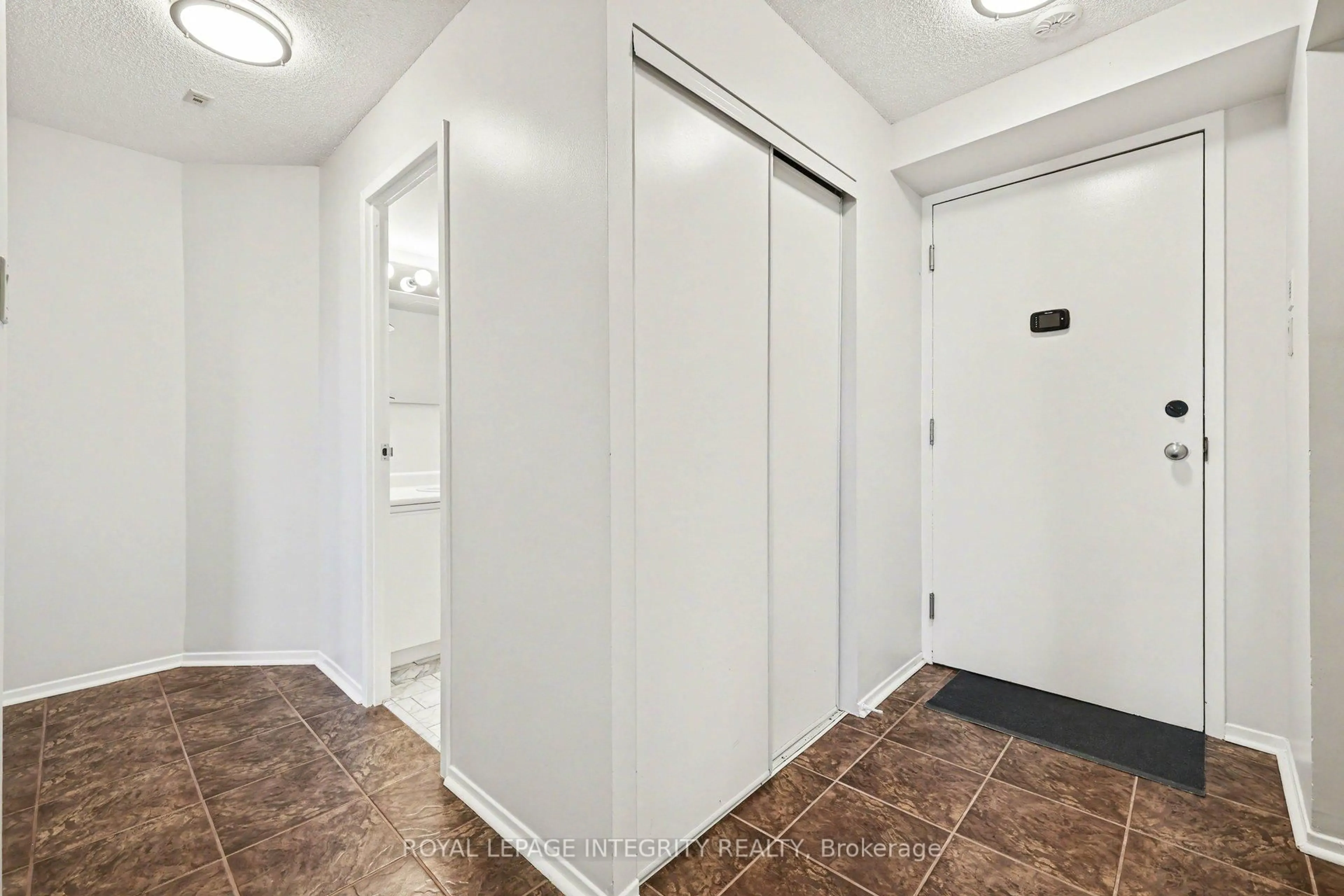 Indoor entryway for 1025 Grenon Ave #928, Ottawa Ontario K2B 8S5