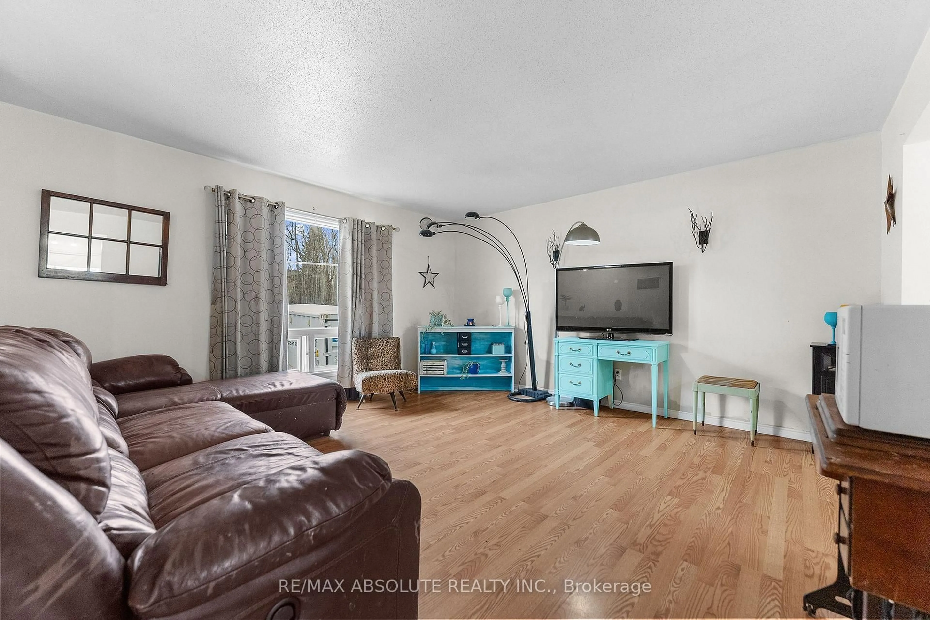 Living room with furniture, unknown for 74 Johnston St, Arnprior Ontario K7S 2N3