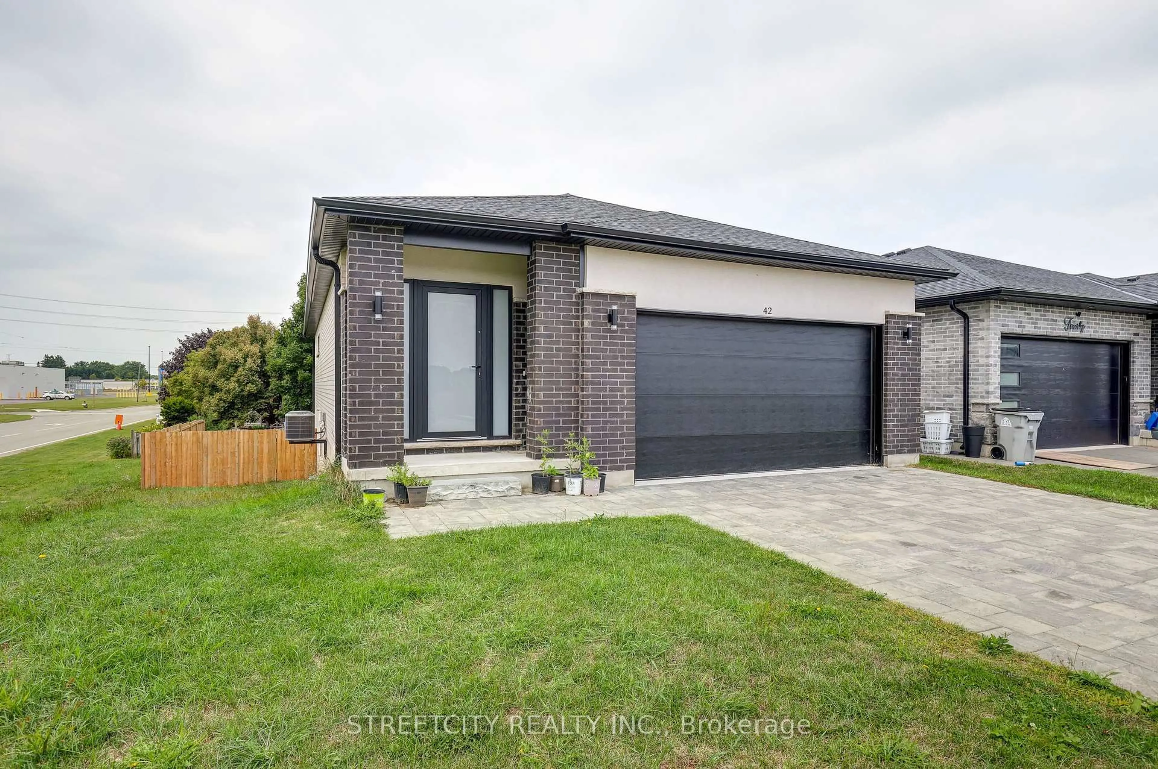 Home with brick exterior material, street for 42 Alexander Circ, Strathroy-Caradoc Ontario N7G 0B5